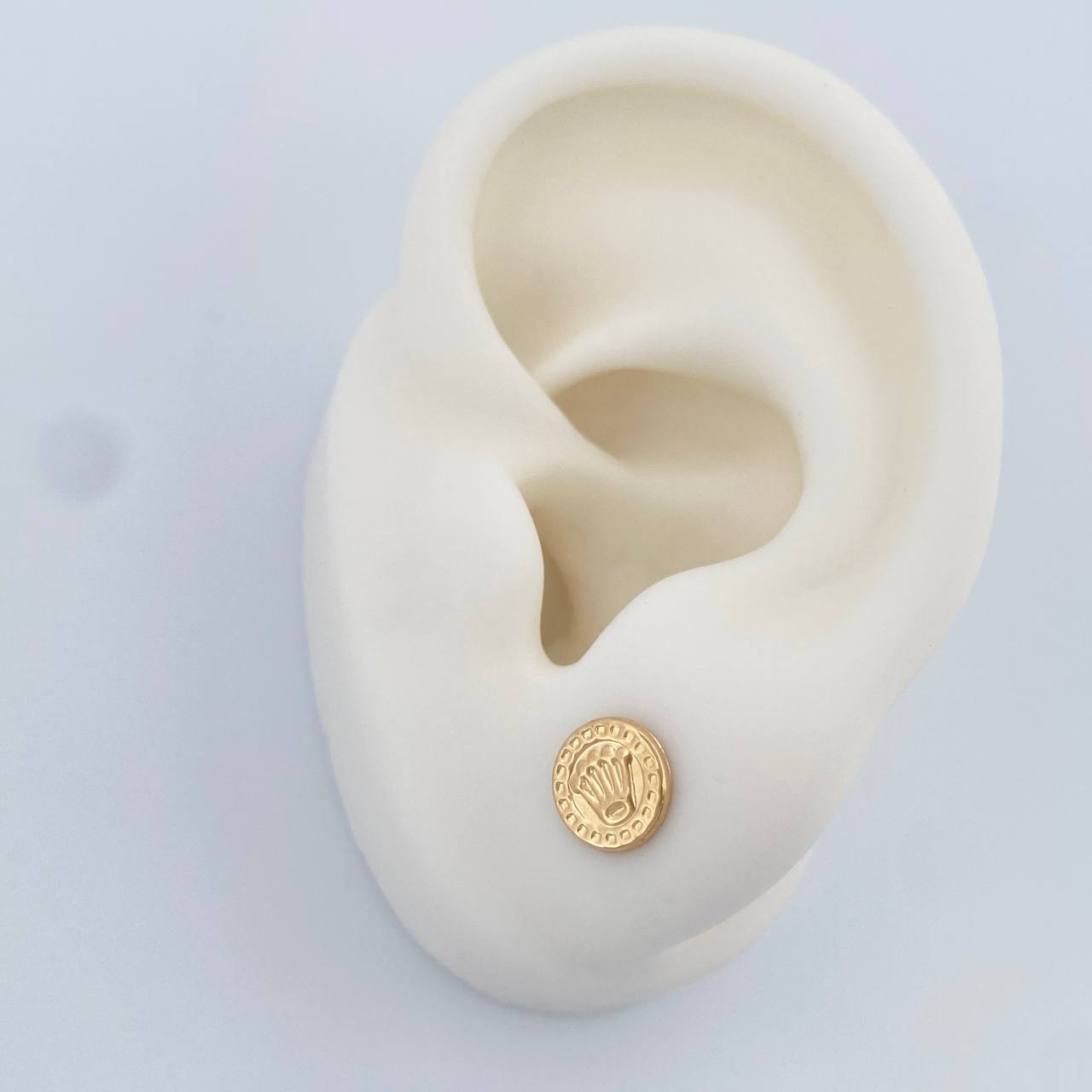 Topos Medalla Corona 0.75gr / 7.5mm Oro Amarillo 18K %