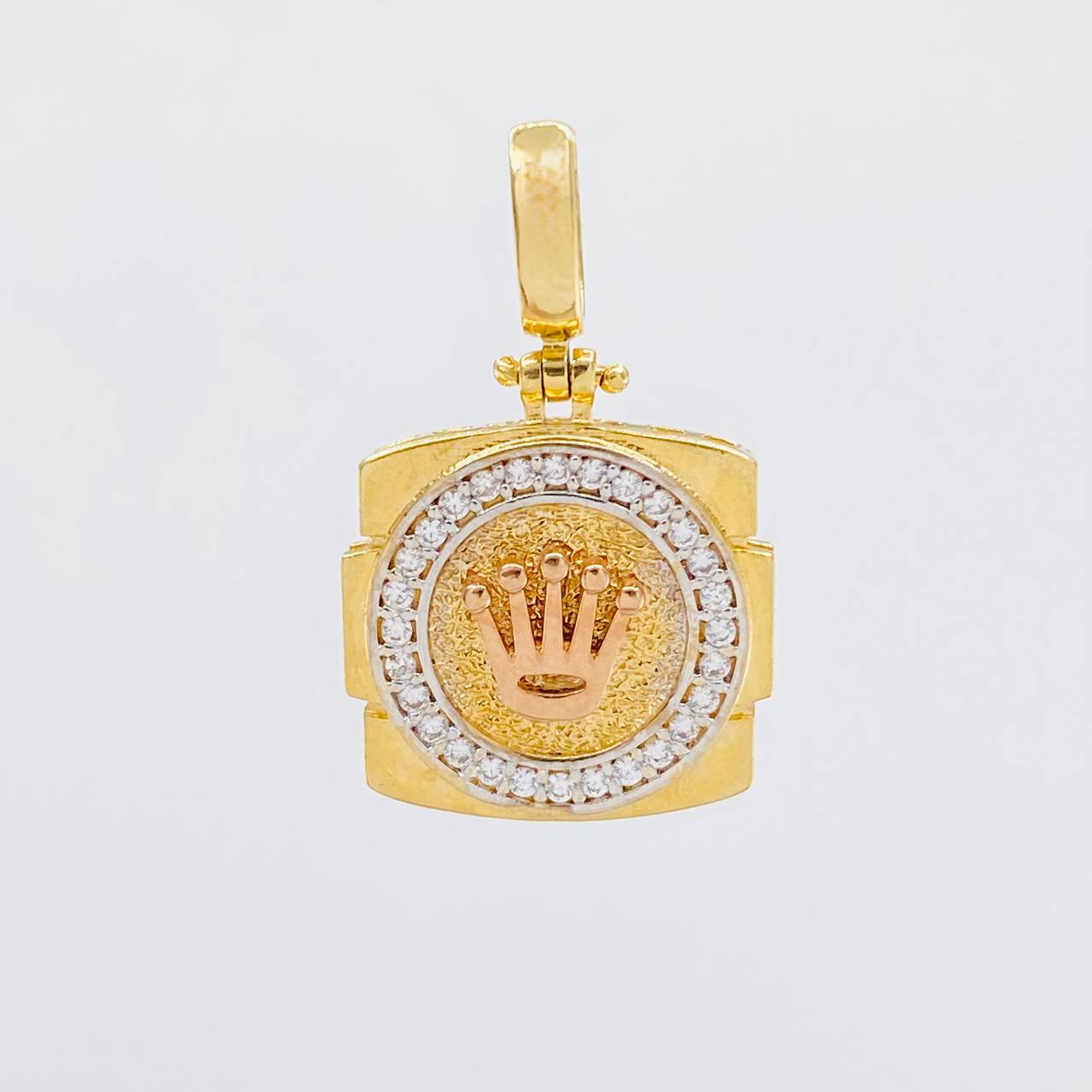Dije Cuadro Circulo Corona 2.8g / 3/4 in Tres Oros 18K