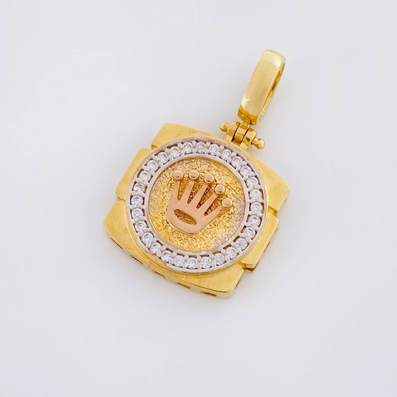 Dije Cuadro Circulo Corona 2.8g / 3/4 in Tres Oros 18K