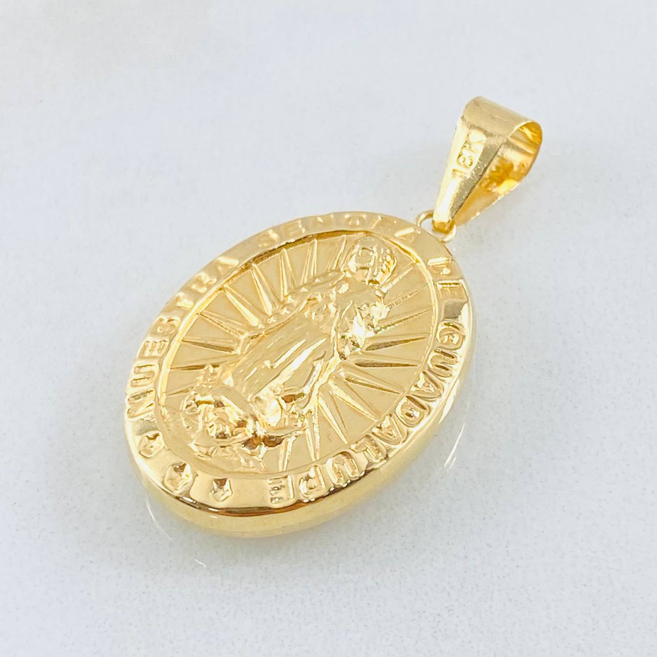 Dije Virgen Guadalupe 2.5gr / 1 1/2 in / Oro Amarillo 18K ©