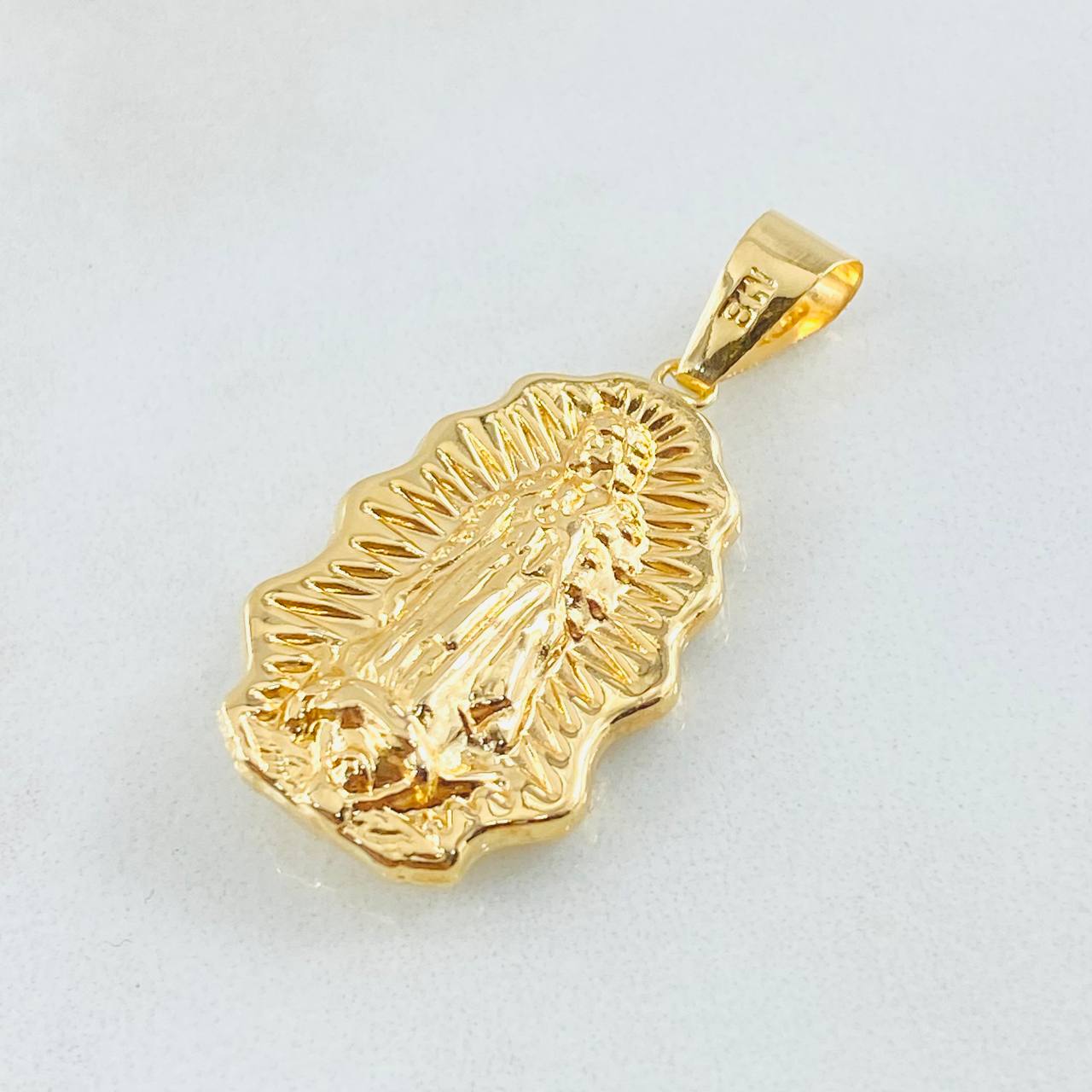 Dije Virgen Guadalupe 2.2gr / 1 1/2 in / Oro Amarillo 18K ©