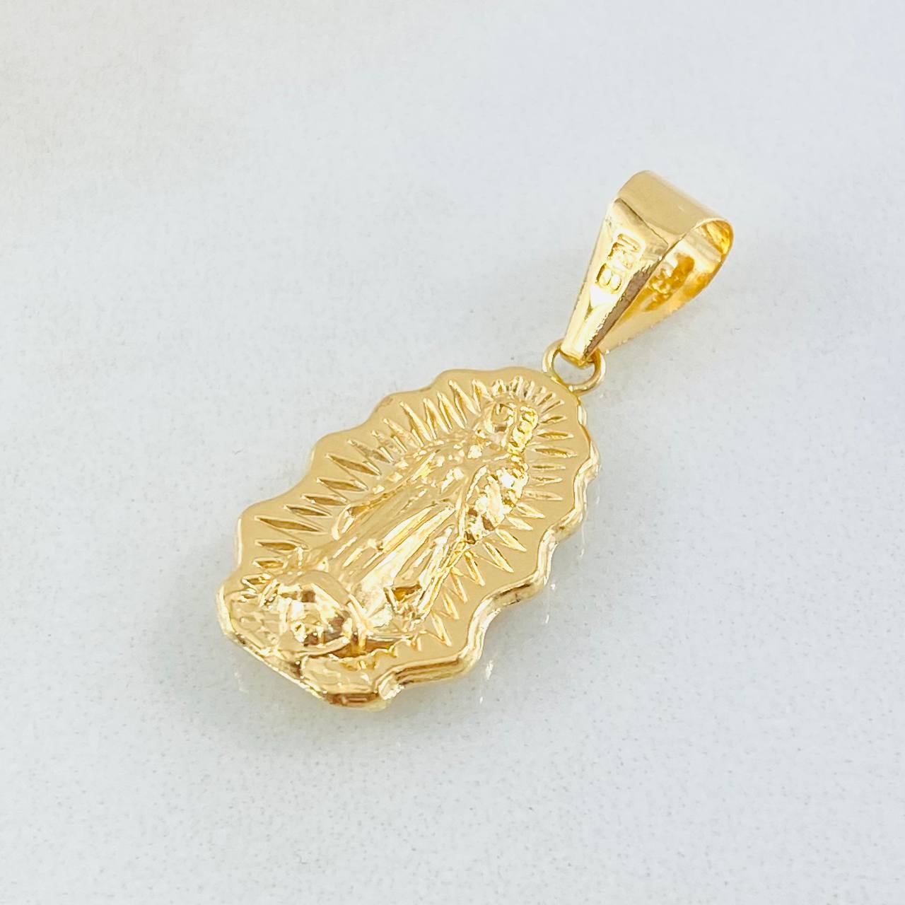 Dije Virgen Guadalupe 1.3gr / 1 1/4 in / Oro Amarillo 18K ©