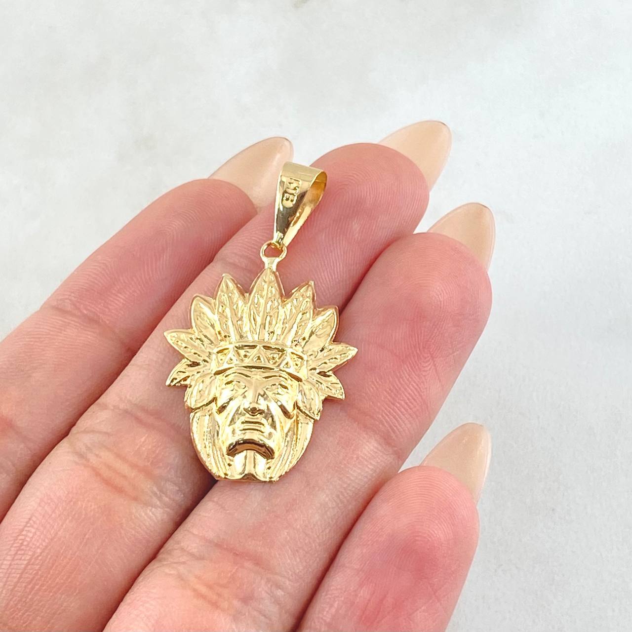 Indian Pendant 2.1gr / 1 1/2 in / 18K Gold