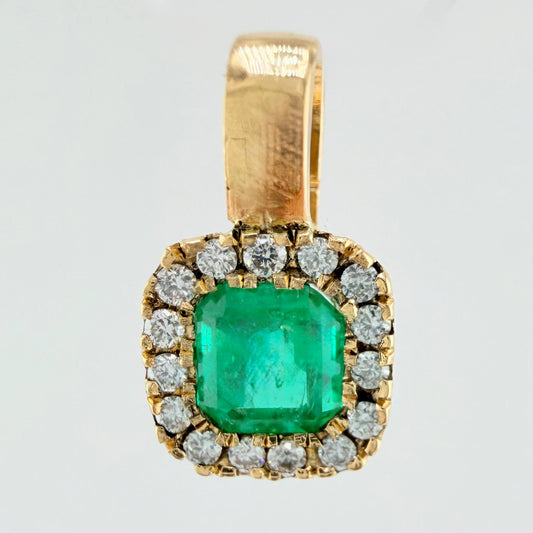 Dije Cuadro Borde Tupido Esmeraldas 35pts Diamantes 14pts 1.2gr / 1/2 in / Oro Amarillo 18K ©