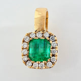 Dije Cuadro Borde Tupido Esmeraldas 35pts Diamantes 14pts 1.2gr / 1/2 in / Oro Amarillo 18K ©