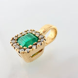 Dije Cuadro Borde Tupido Esmeraldas 35pts Diamantes 14pts 1.2gr / 1/2 in / Oro Amarillo 18K ©