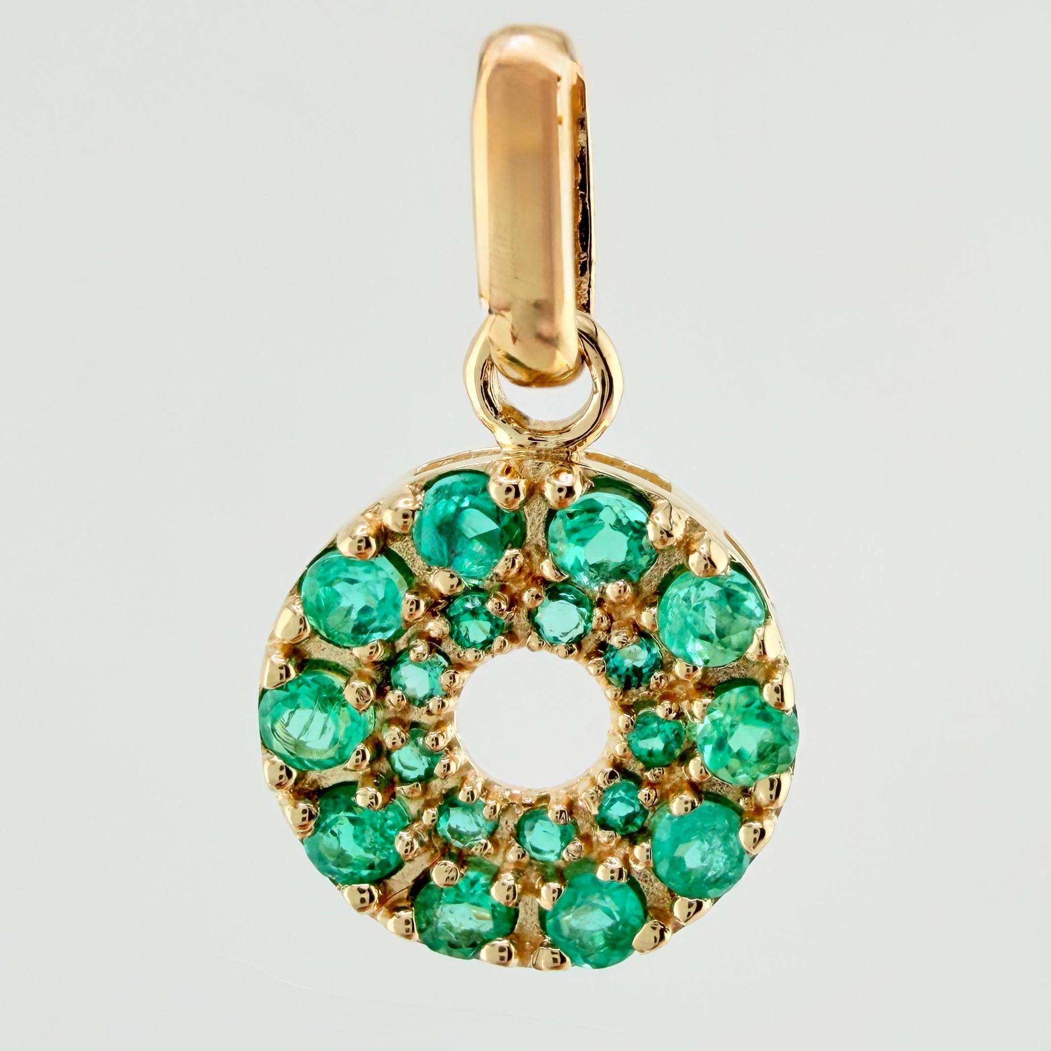 Dije Aro Tupido Esmeraldas 45pts 1.45gr / 3/4 in / Oro Amarillo 18K ©