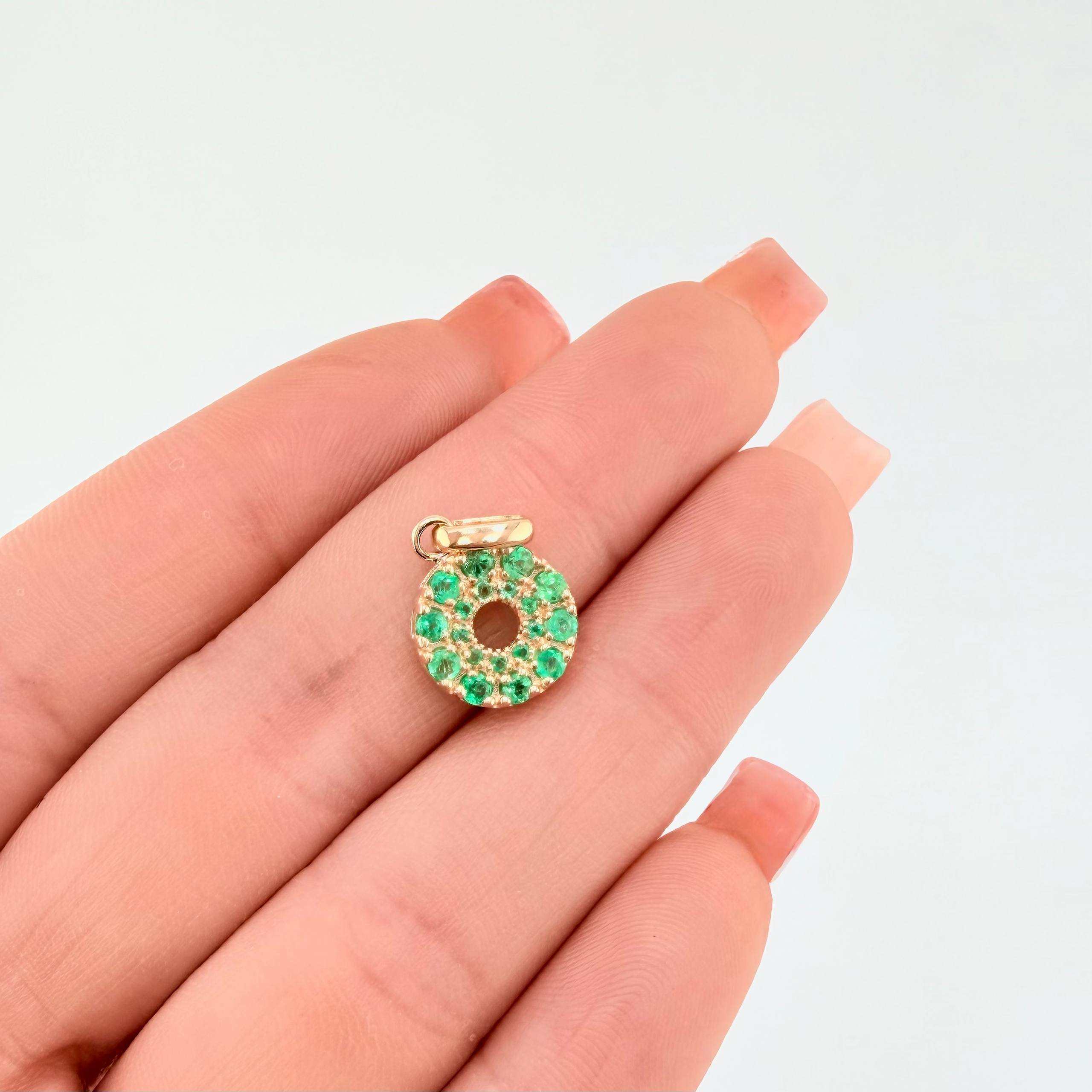 Dije Aro Tupido Esmeraldas 45pts 1.45gr / 3/4 in / Oro Amarillo 18K ©