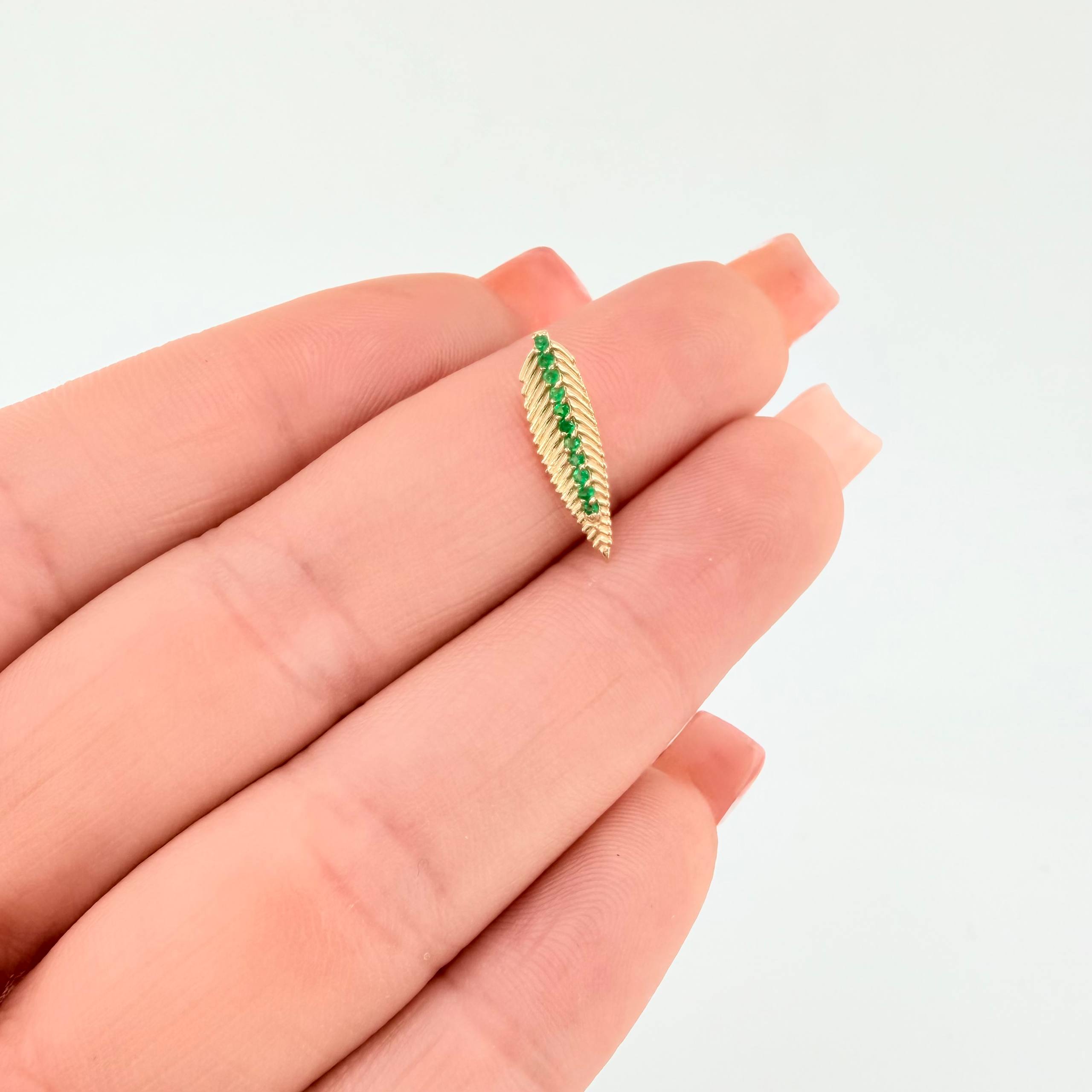 Dije Hoja De Laurel Esmeraldas 17pts 0.65gr / 3/4 in / Oro Amarillo 18K ©