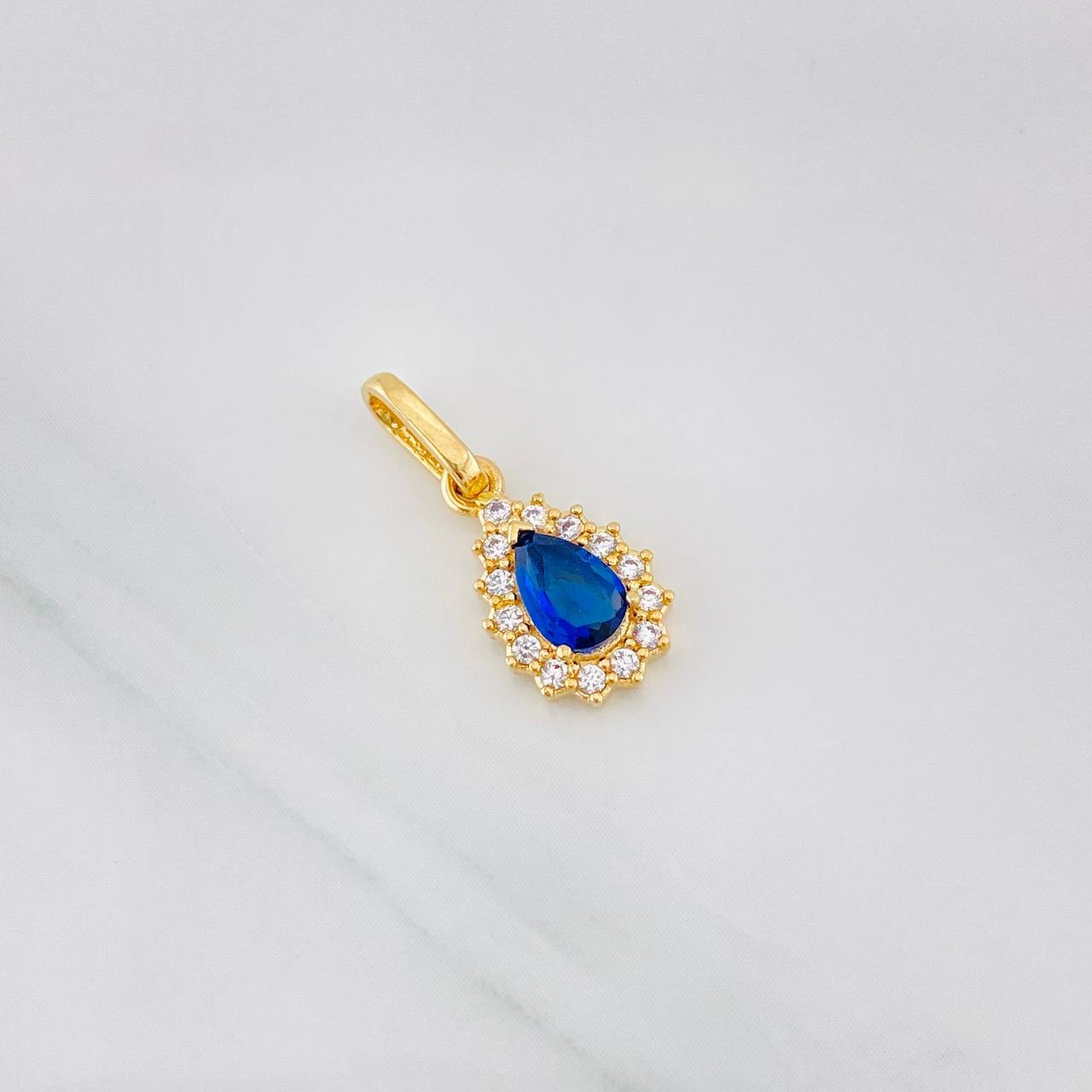 Dije Gota 1.15g / 3/4 in Dos Oros Amarillo Blanco 18K