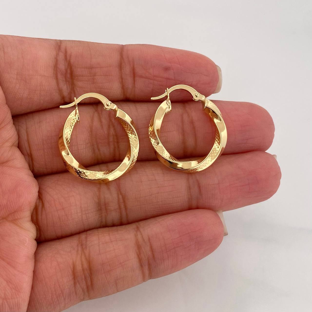 Hoop Earrings Kari 2.1g / 3/4 in Yellow Gold 18K