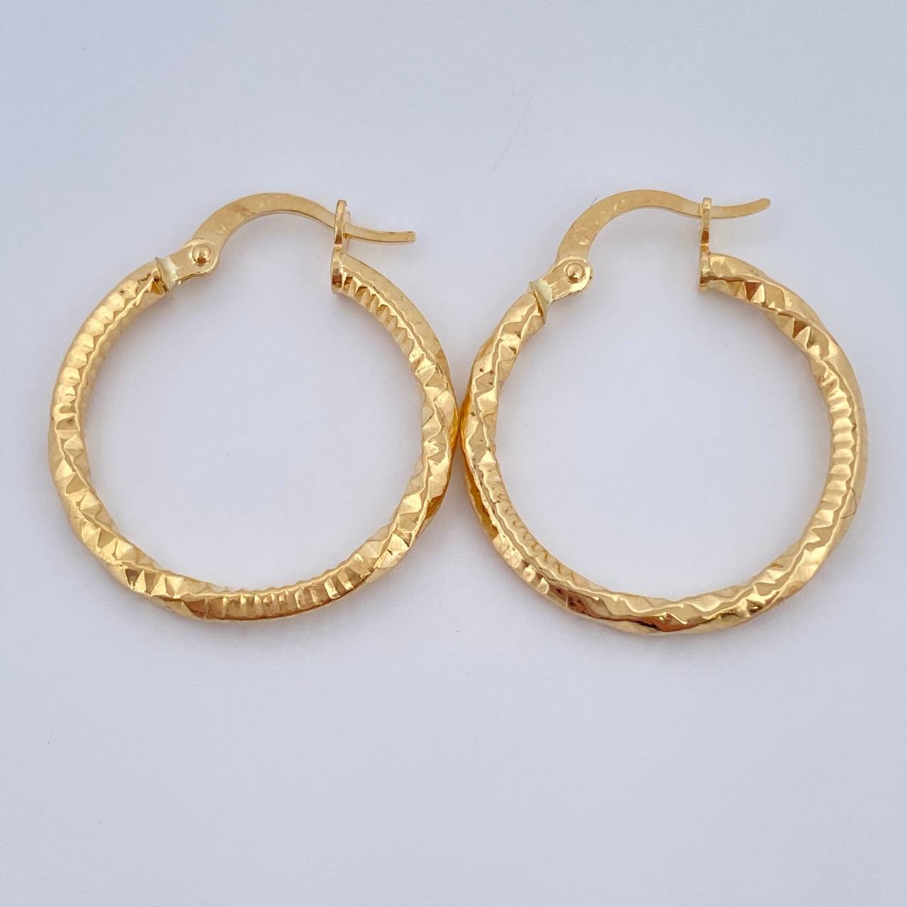 Abel Hoop Earrings 1.55gr / 0.8in / 18K Gold