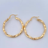 Kris Hoop Earrings 2.7gr / 1 1/4 in / 18K Gold