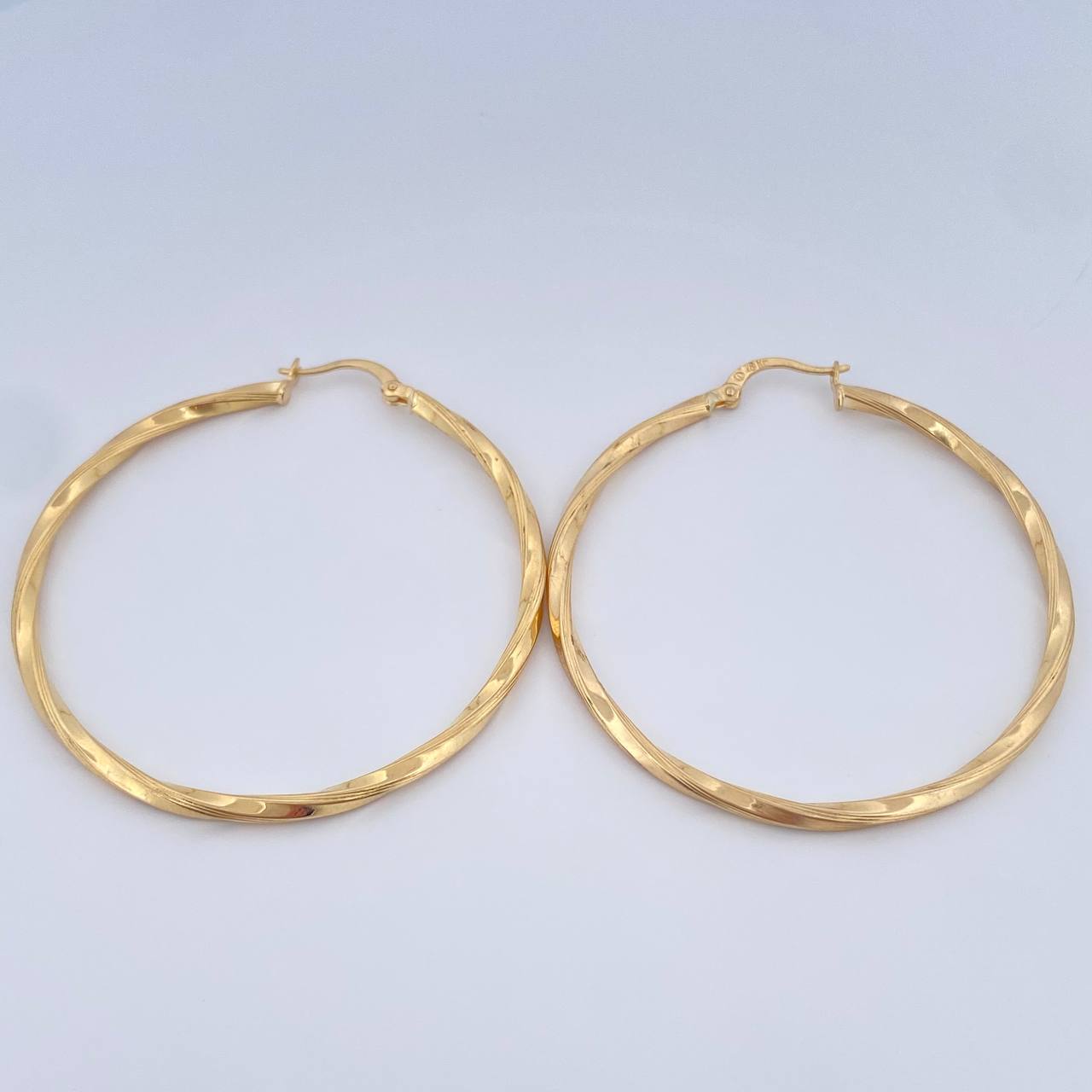 Kris Hoop Earrings 3.7gr / 2in / 18K Gold
