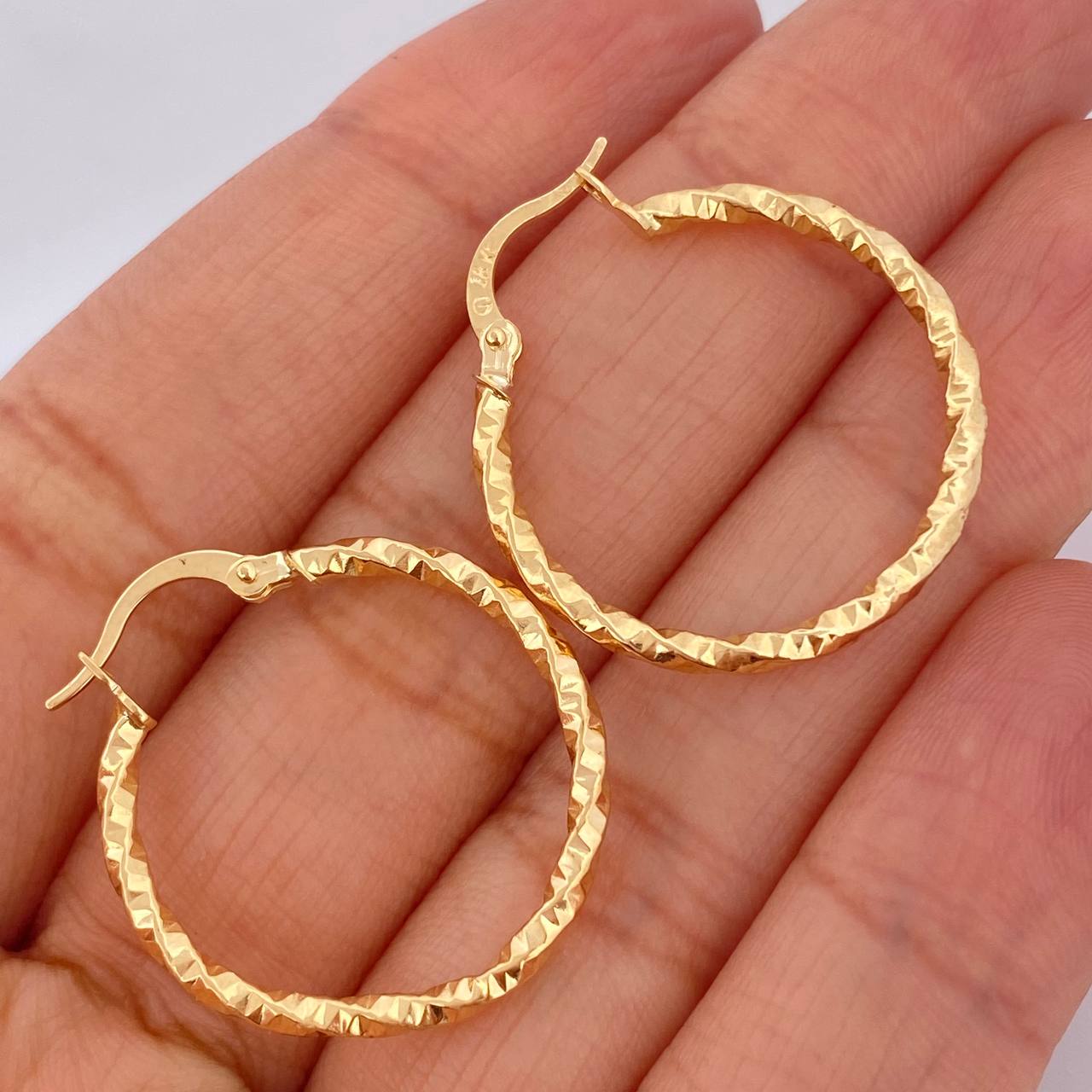 Majo Hoop Earrings 1.65gr / 3/4 in / 18K Gold