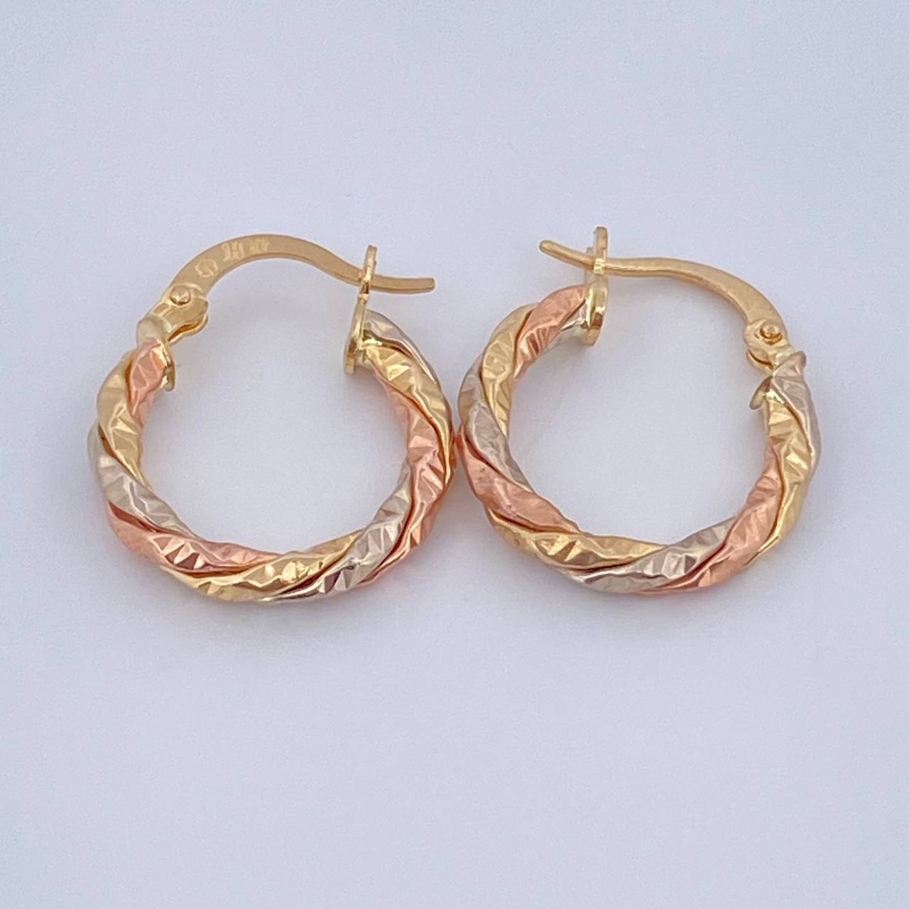 Majo Hoop Earrings 2.15gr / 3/4 in / Three 18K Golds