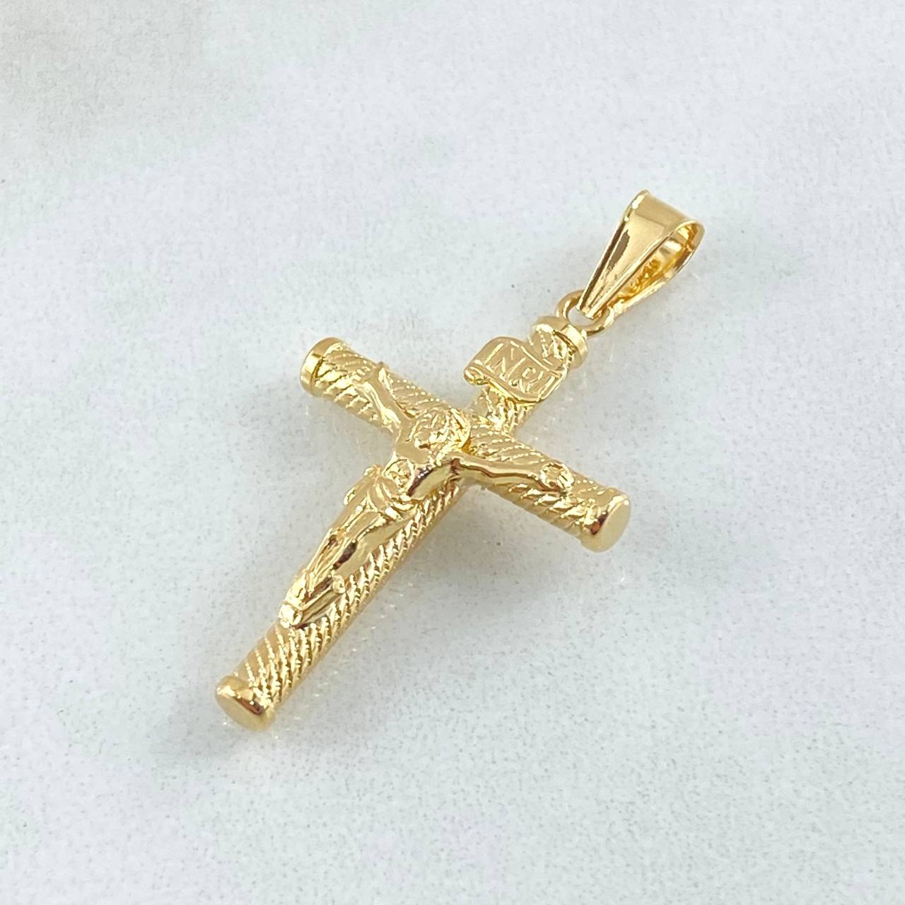 Dije Crúz Cristo 1.3gr / 3.4cm / Oro 18K
