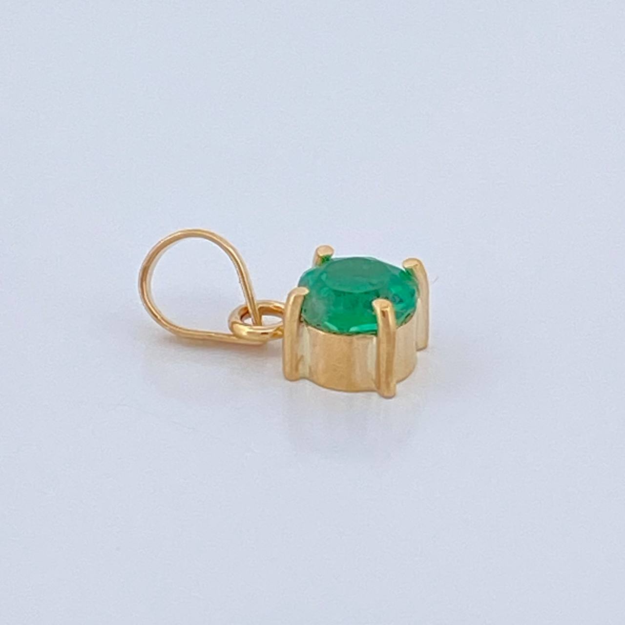 Round Emerald Pendant 43Pts 0.45gr / 1/2 in / 18K Yellow Gold %