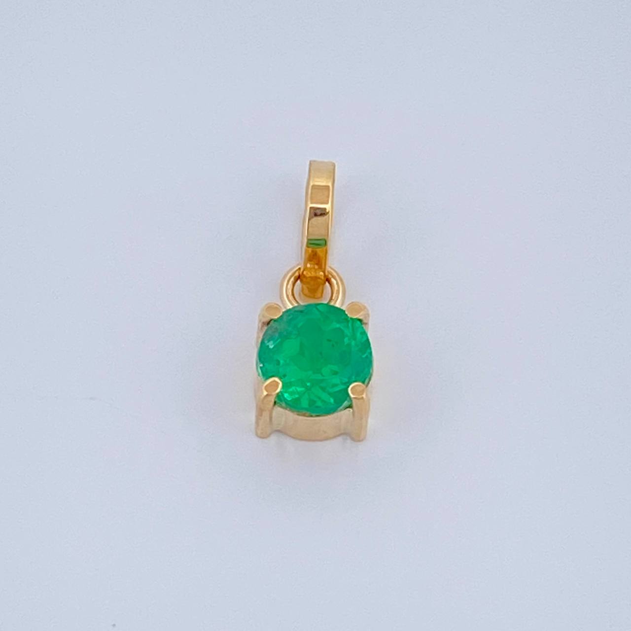 Round Emerald Pendant 43Pts 0.45gr / 1/2 in / 18K Yellow Gold %