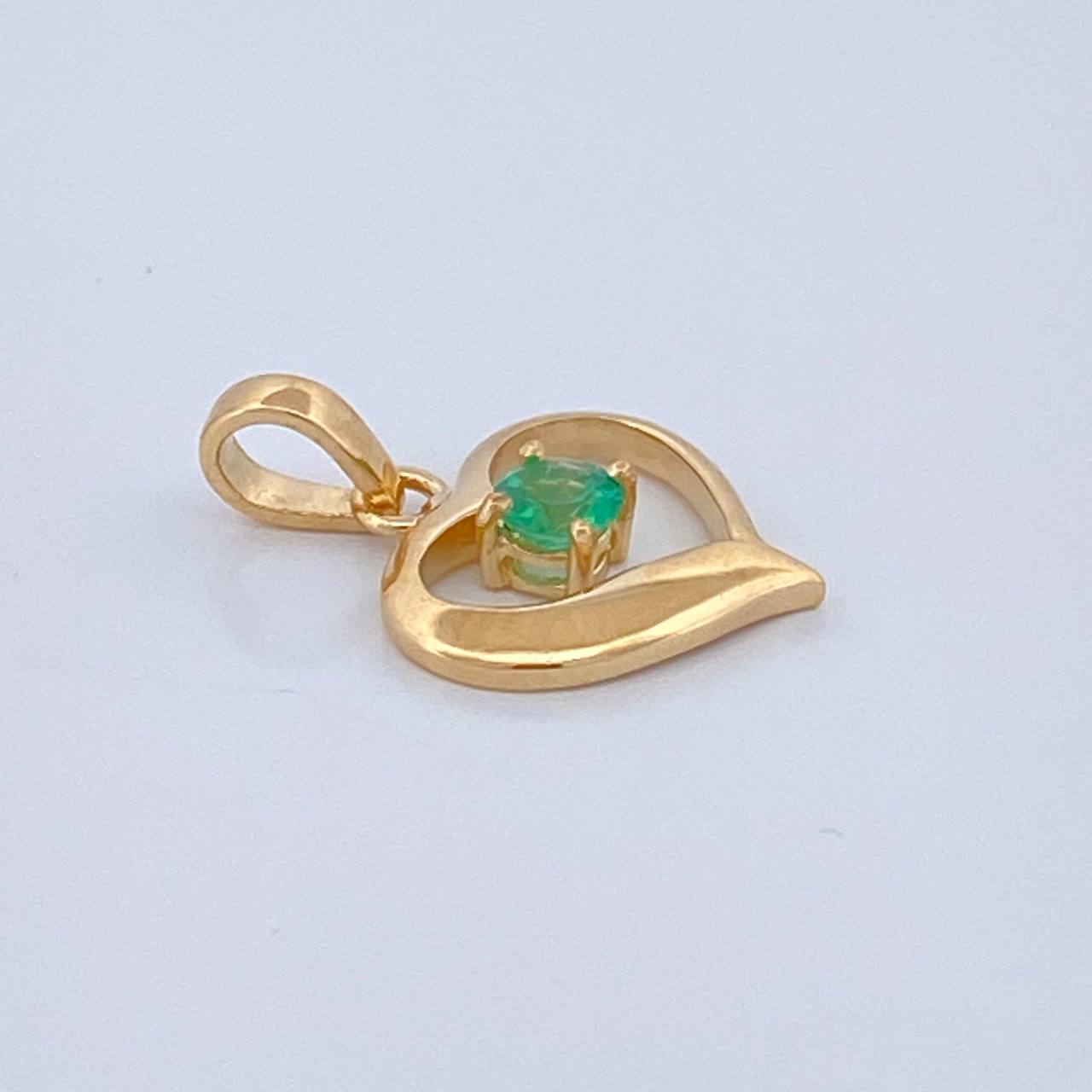 Dije Corazon Esmeralda 17Pts 1gr / 3/4 in / Oro Amarillo 18K %