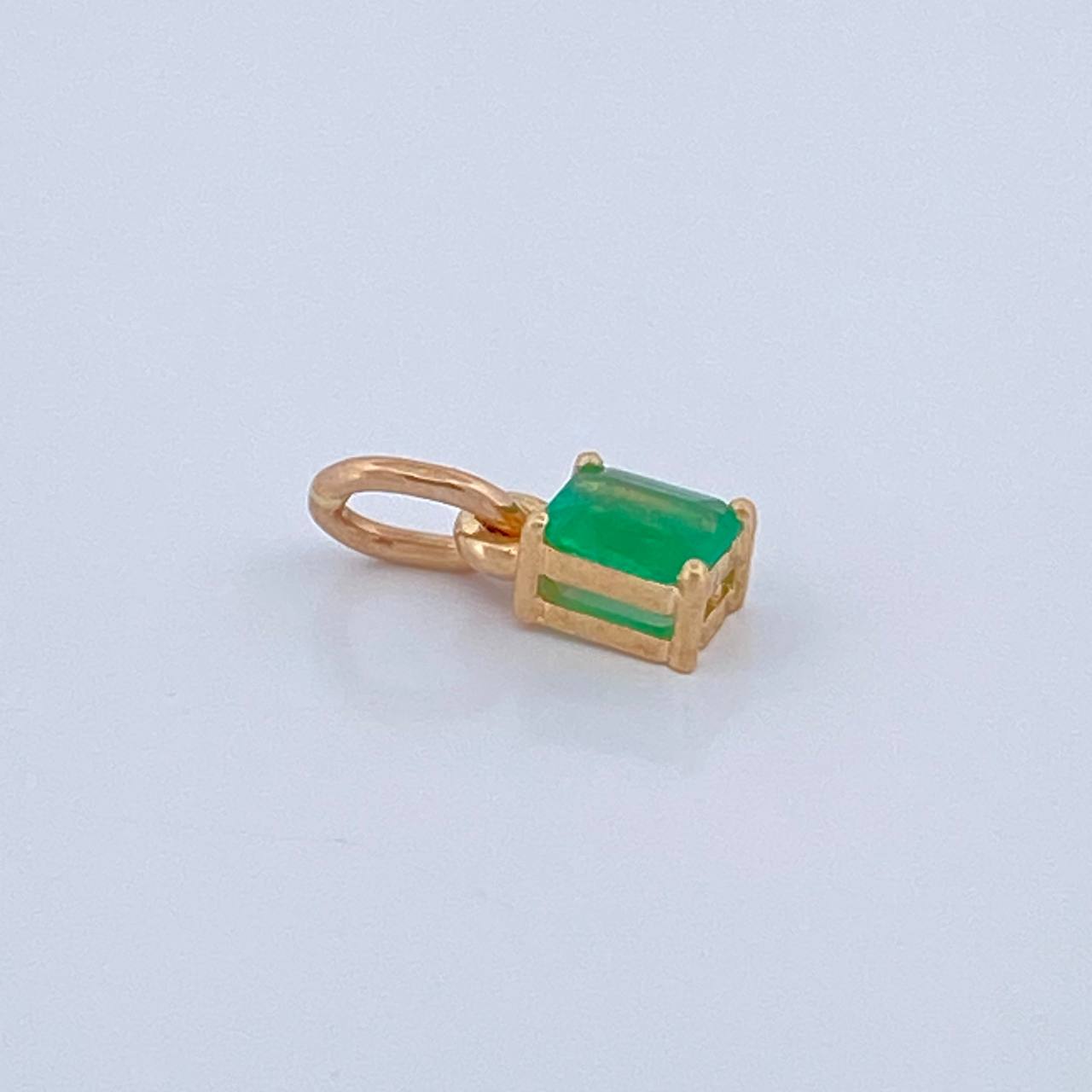 Dije Cajon Esmeralda 60Pts 0.55gr / 1/2 in / Oro Amarillo 18K %