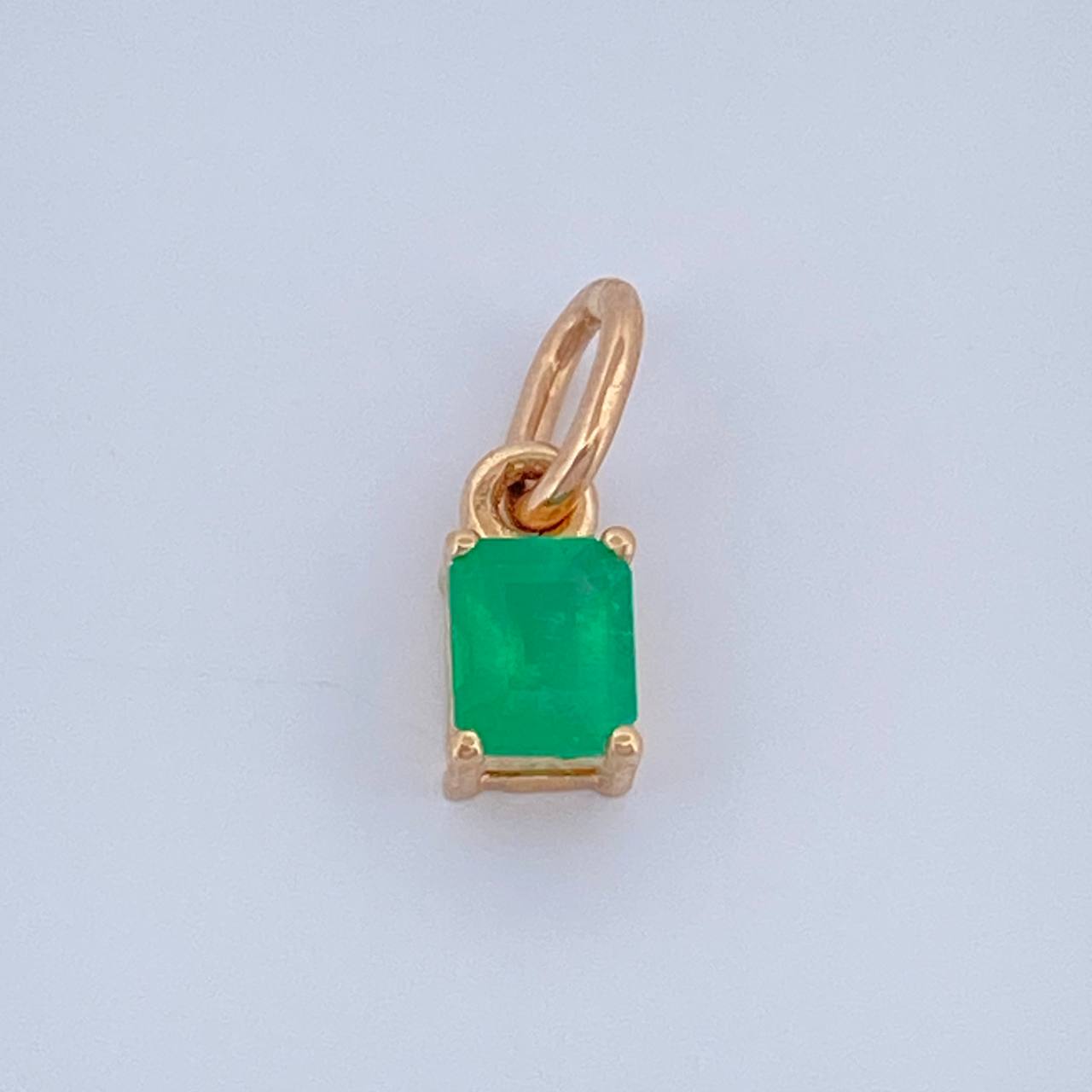 Dije Cajon Esmeralda 60Pts 0.55gr / 1/2 in / Oro Amarillo 18K %
