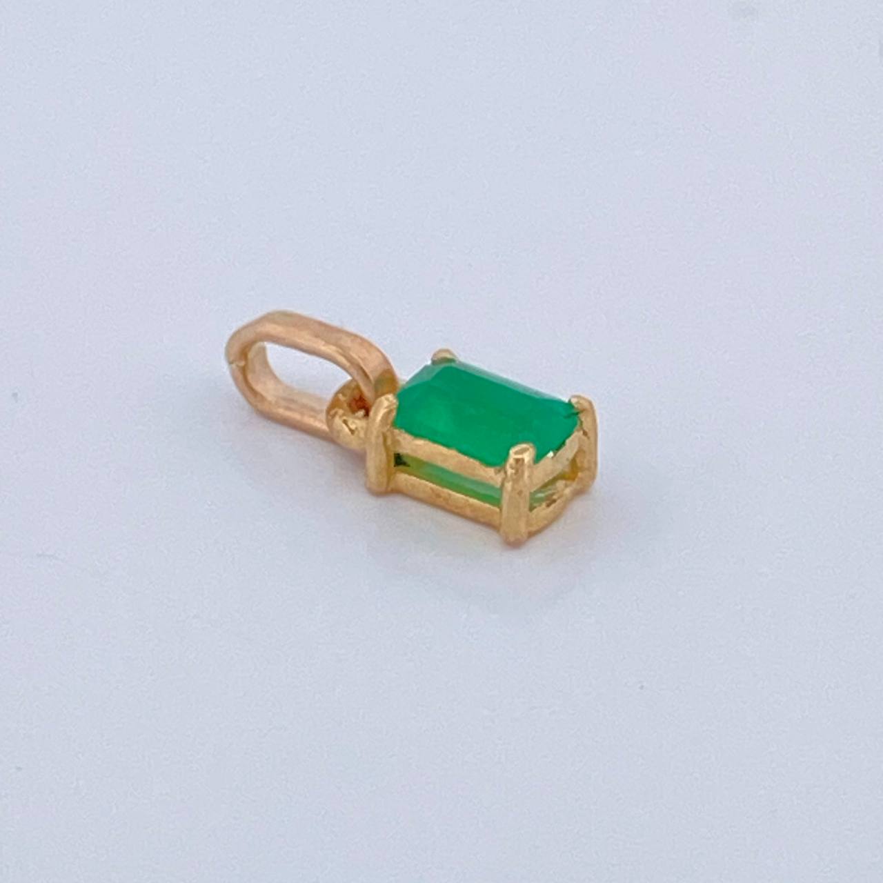 Dije Rectangular Esmeralda 60Pts 0.5gr / 1/2 in / Oro Amarillo 18K %