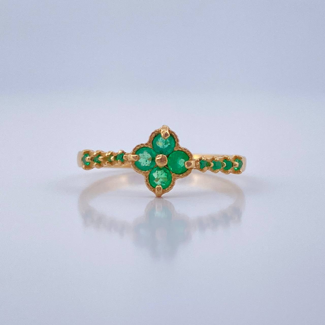 Anillo  Churumbela Trebol Esmeraldas 50Pts 1.85gr / T7 1/4 / Oro Amarillo 18K %