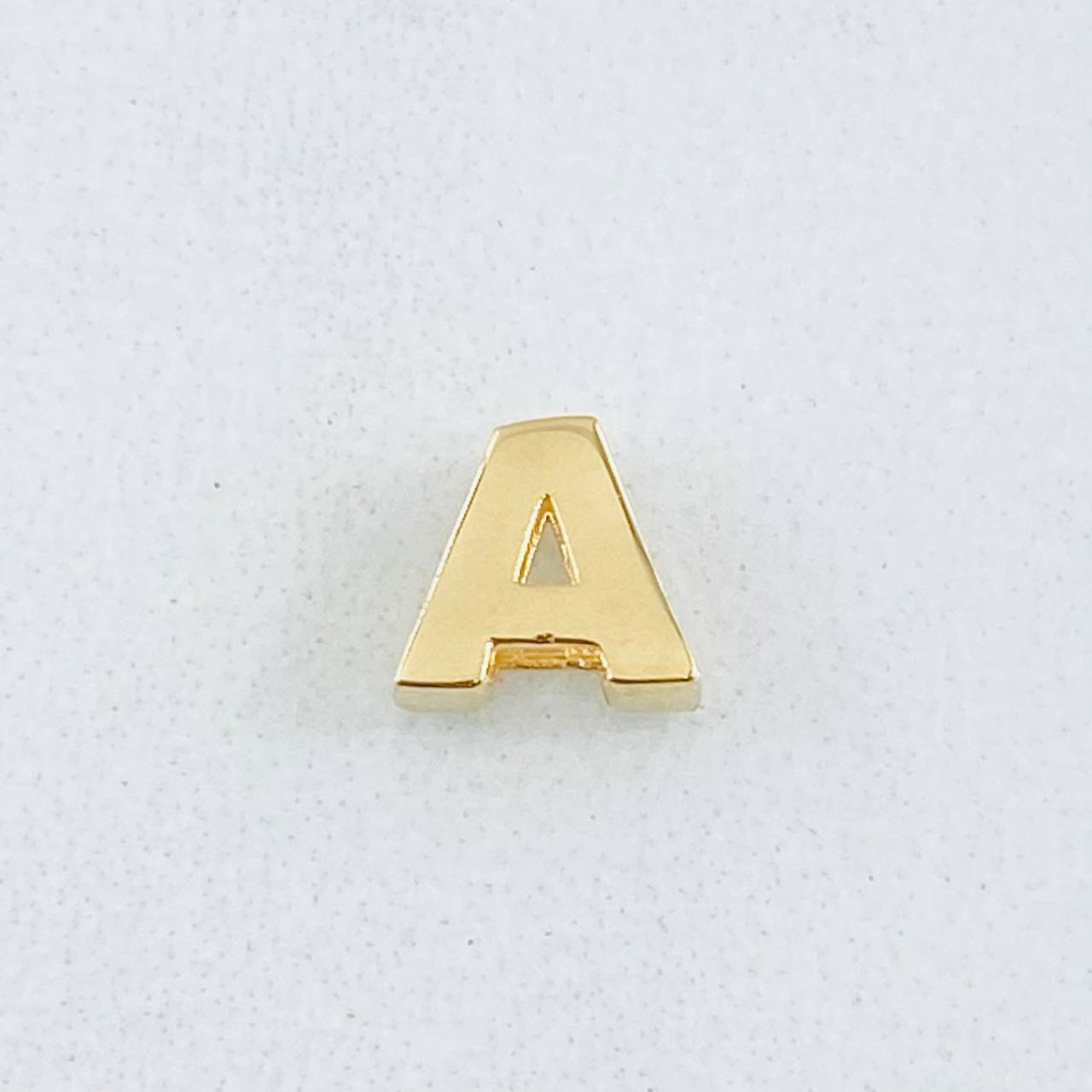 Herraje Letra A 0.3gr / 1/4 in / Oro Amarillo 18K