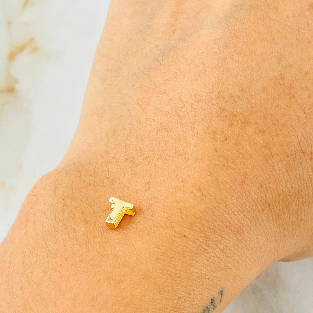 Herraje Letra T 0.3gr / 1/4 in / Oro Amarillo 18K