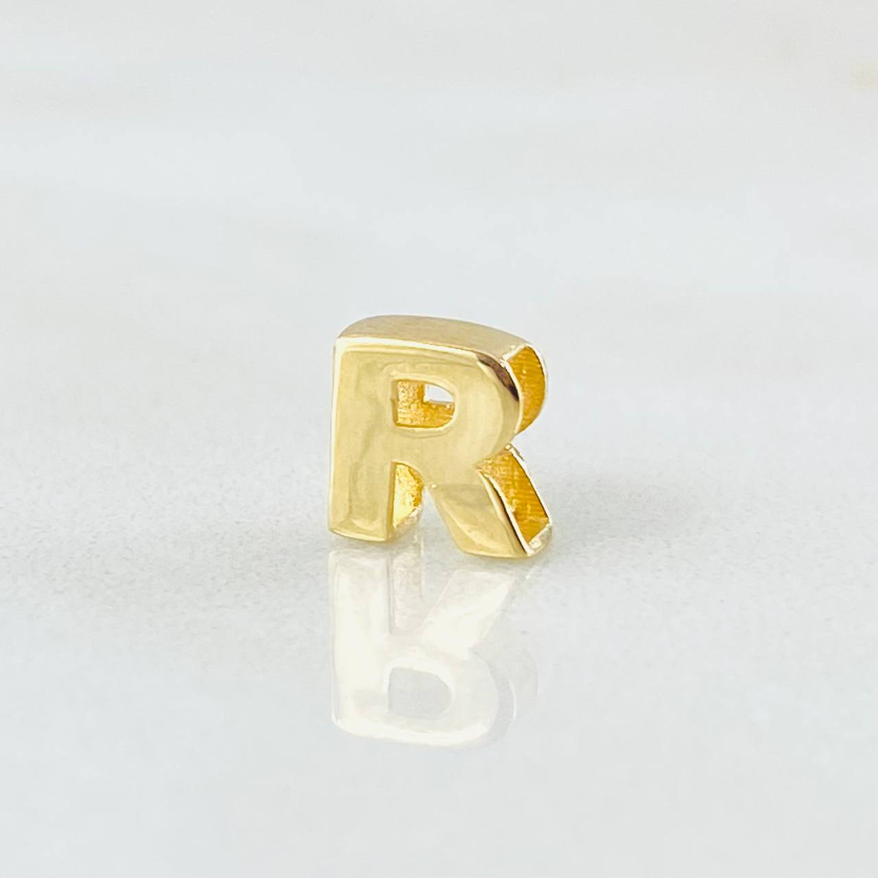 Herraje Letra R 0.3gr / 1/4 in / Oro Amarillo 18K