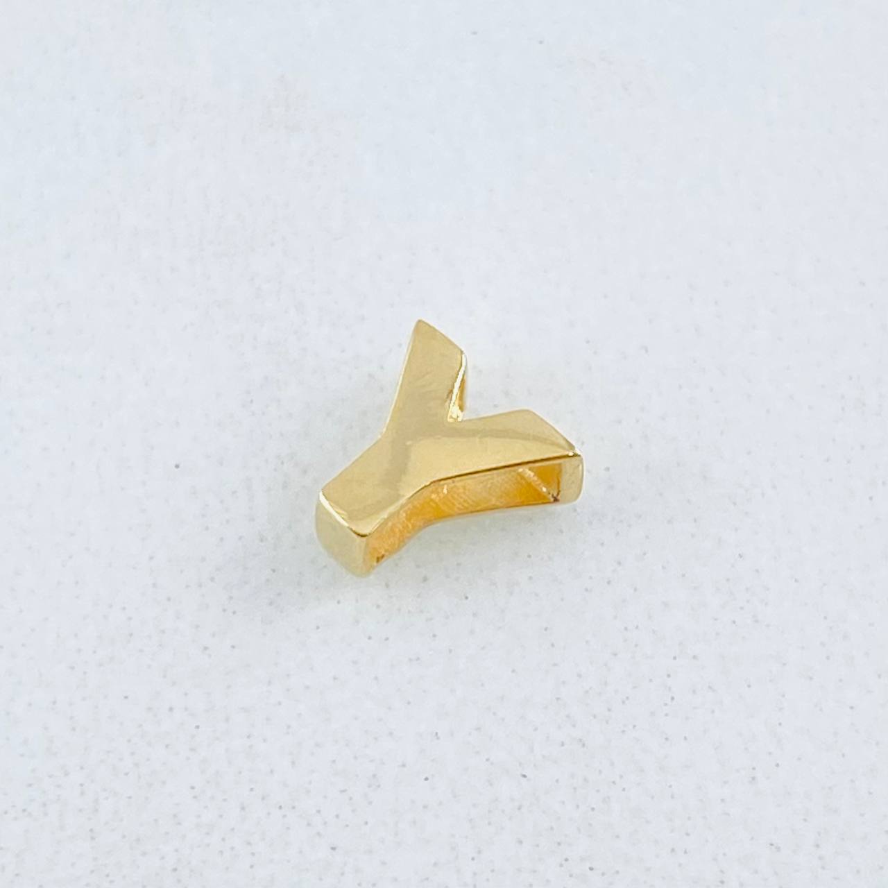 Herraje Letra Y 0.25gr / 1/4 in / Oro Amarillo 18K