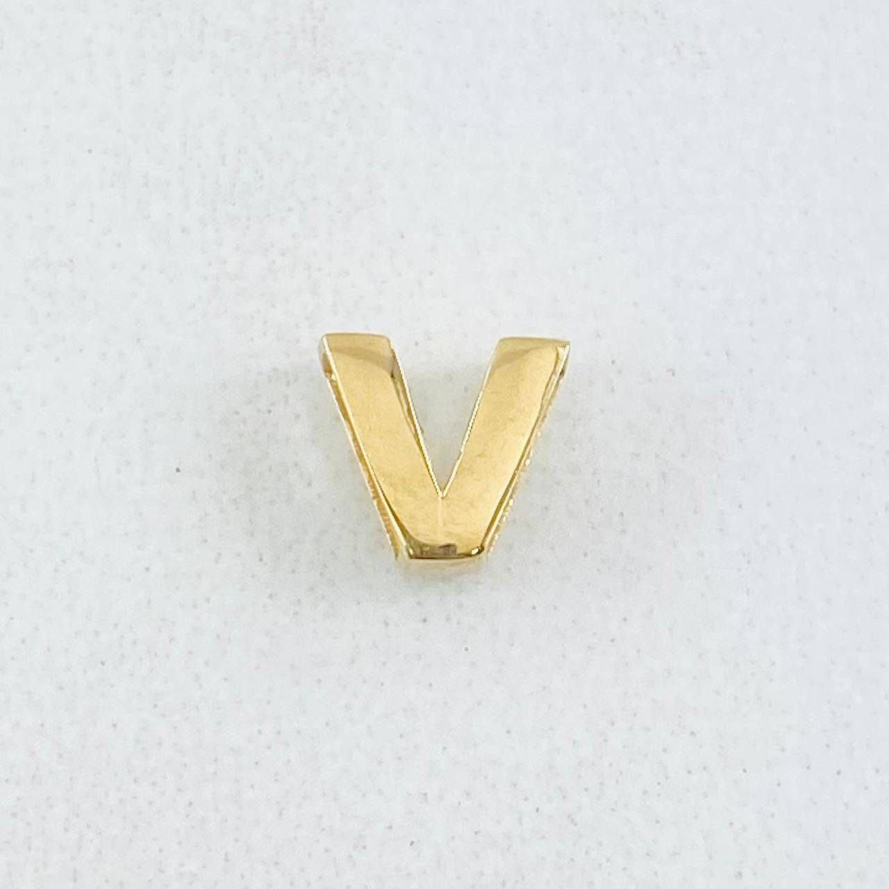 Herraje Letra V 0.3gr / 1/4 in / Oro Amarillo 18K