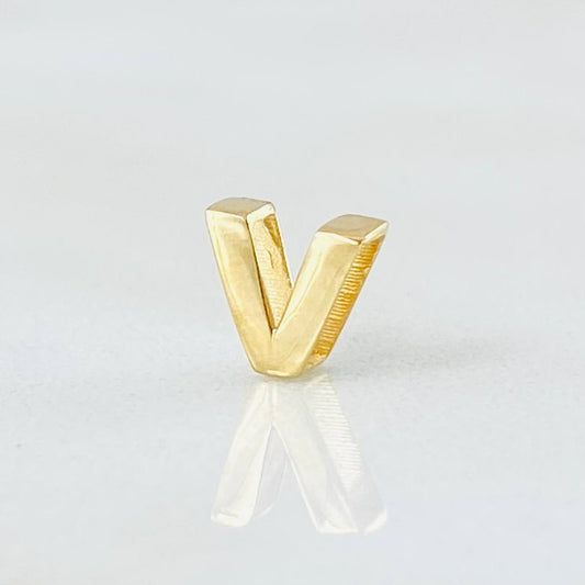 Charm Letter V 0.25gr / 0.3in / 18K Gold ©
