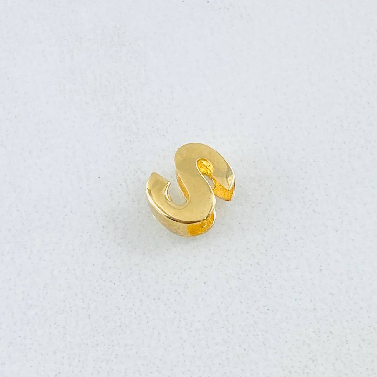 Herraje Letra S 0.3gr / 1/4 in / Oro Amarillo 18K