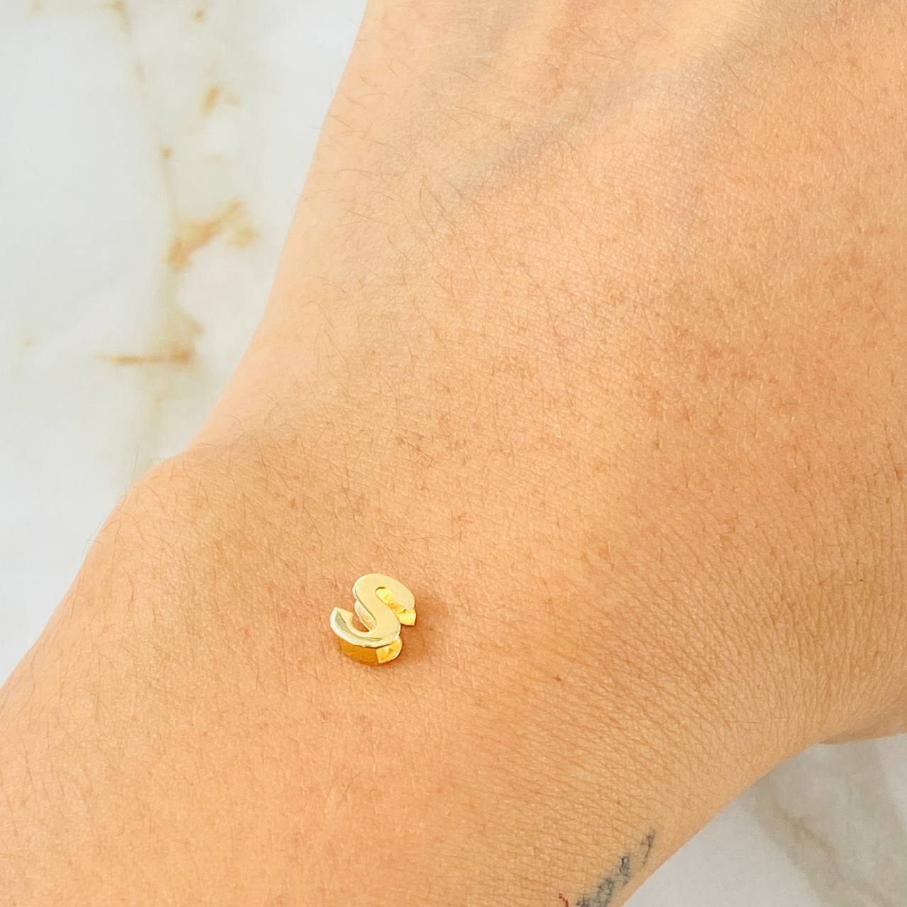 Herraje Letra S 0.3gr / 1/4 in / Oro Amarillo 18K