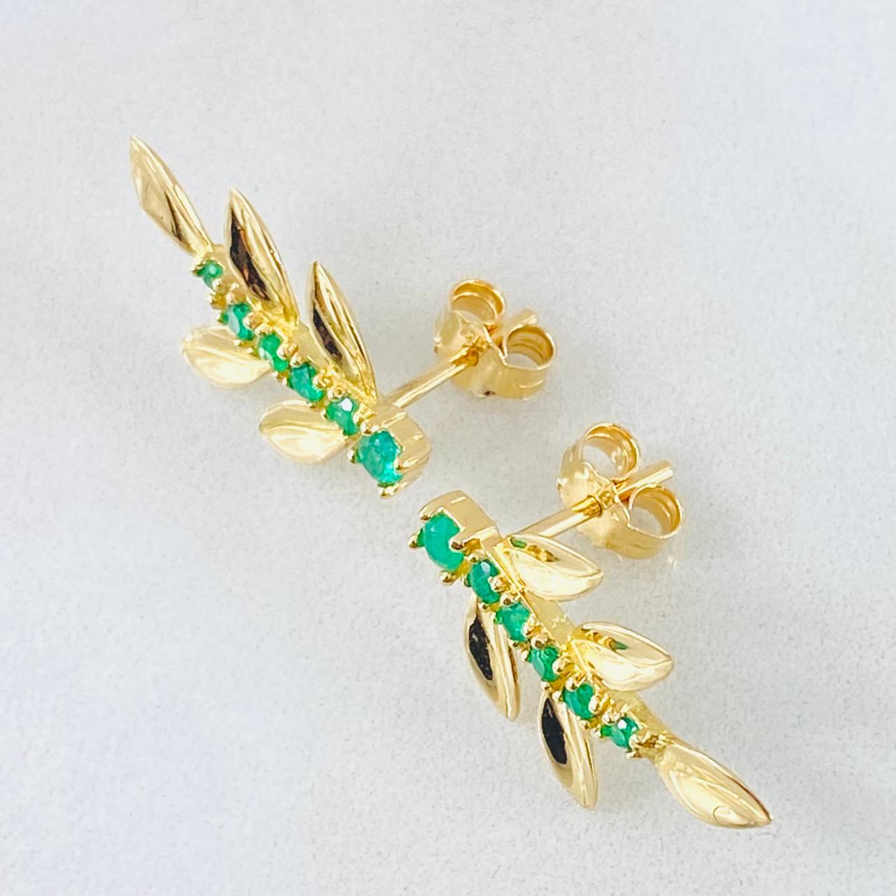 Topos Hojas de Muerdago Esmeraldas 30pts 2.6gr / Oro Amarillo 18K ©