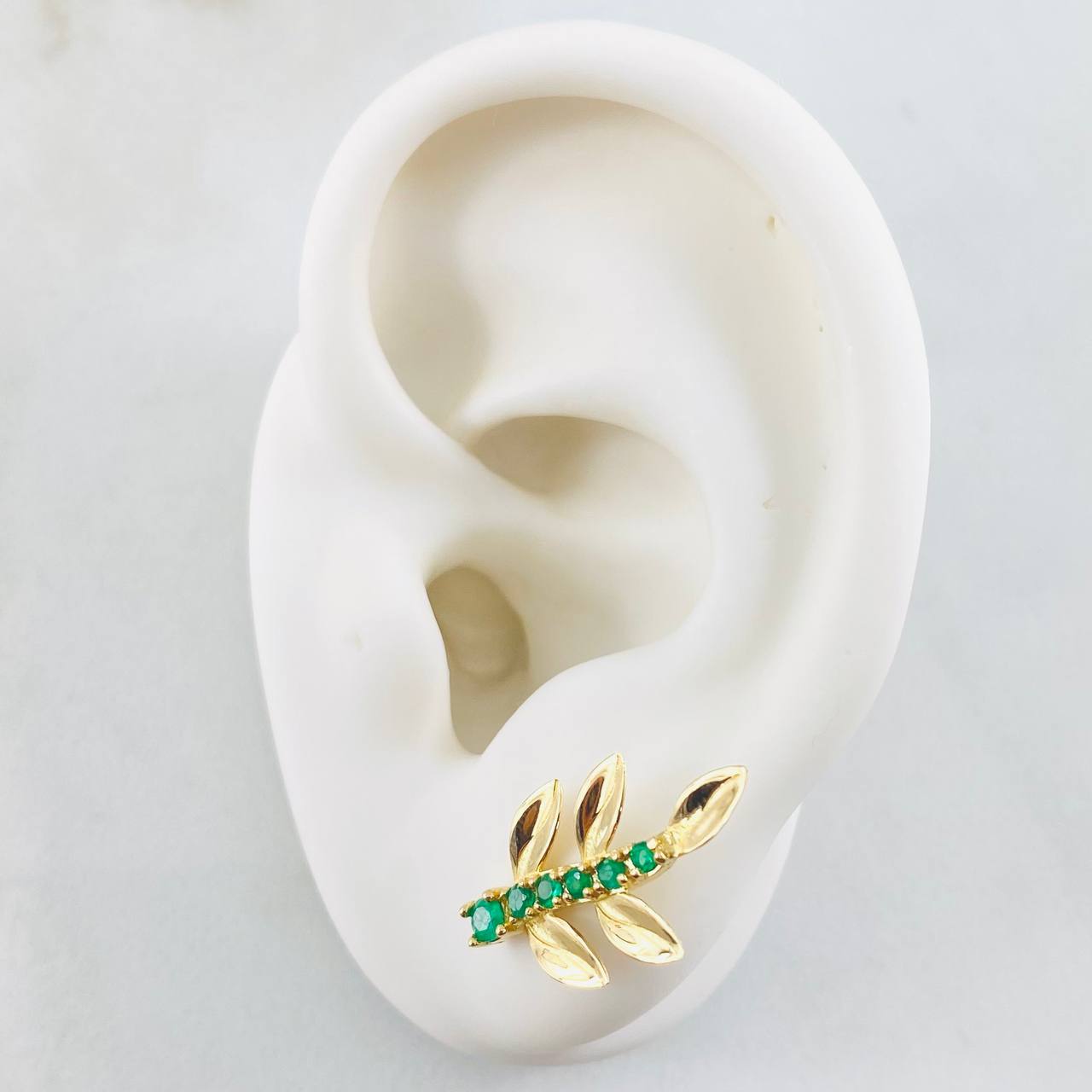 Topos Hojas de Muerdago Esmeraldas 30pts 2.6gr / Oro Amarillo 18K ©