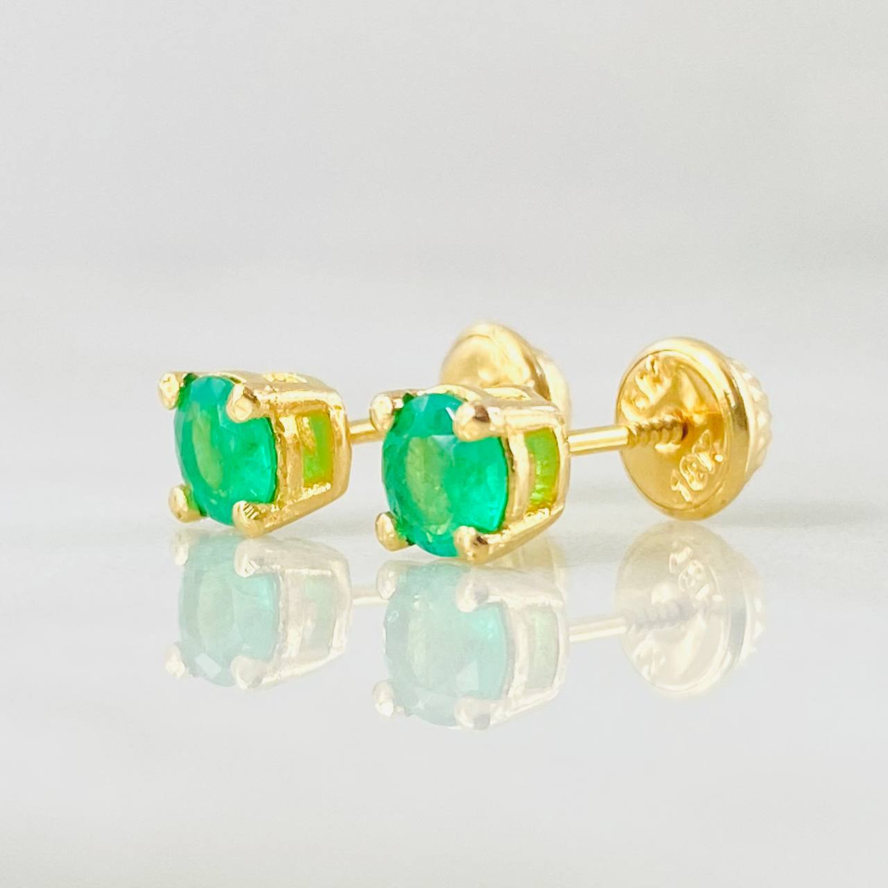 Topos Cajon Cuatro Garras Esmeraldas 90pts 1.55gr / 5mm Oro Amarillo 18K *