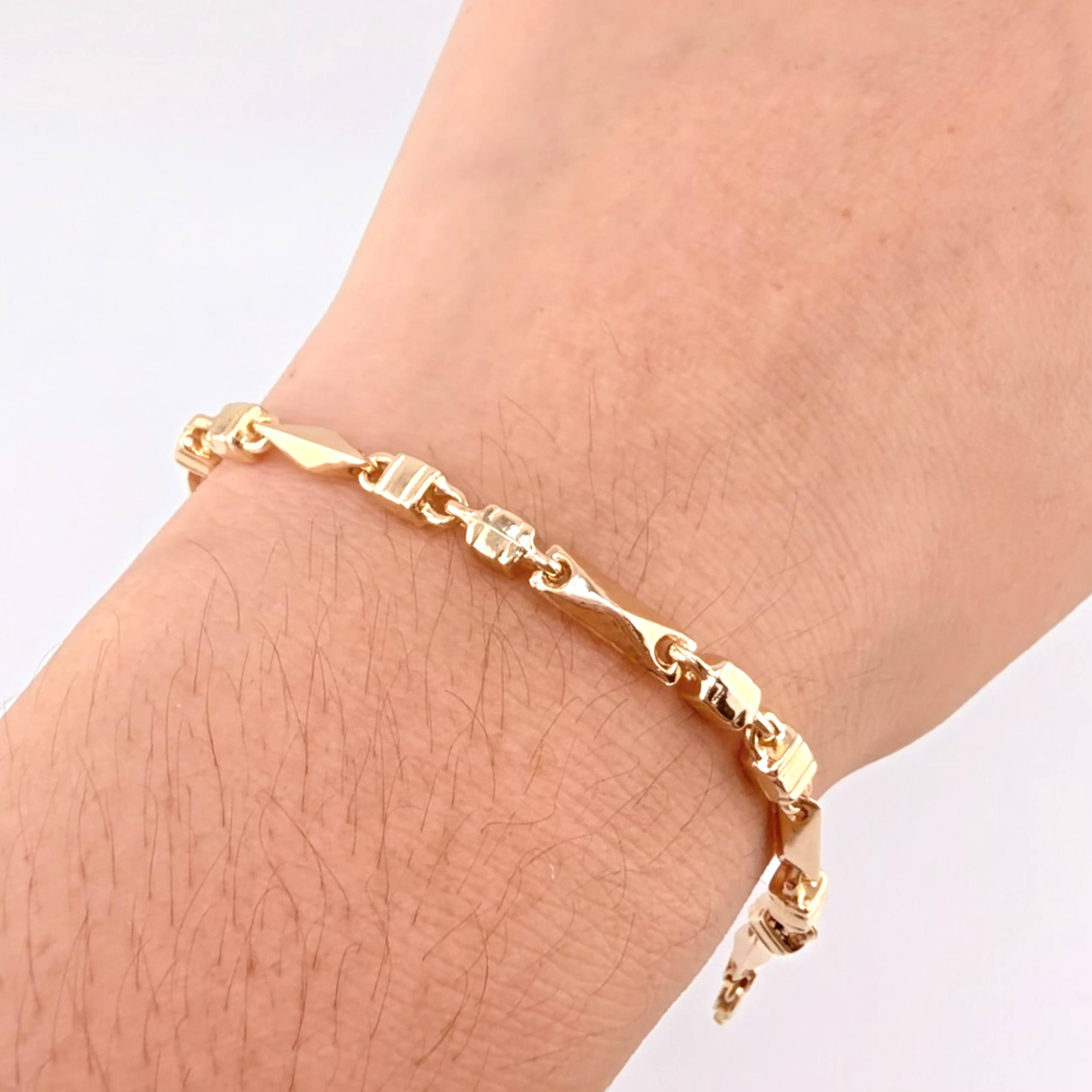 Pulso Rustico Español 6.9gr / 8 3/4 in / 3.7mm Oro Amarillo 18K