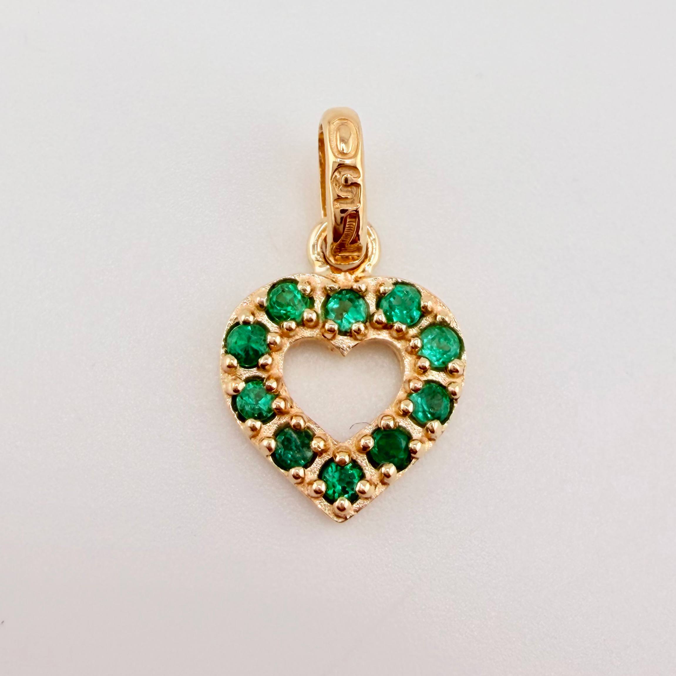 Dije Corazon Borde Grueso Esmeraldas 18pts 1.4gr / 3/4 in / Oro Amarillo 18K ©