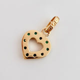 Dije Corazon Borde Grueso Esmeraldas 18pts 1.4gr / 3/4 in / Oro Amarillo 18K ©