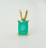 Dije Rectangulo Abultado Esmeralda 1 Qts 1gr / 1/2 in / Oro Amarillo 18K ©