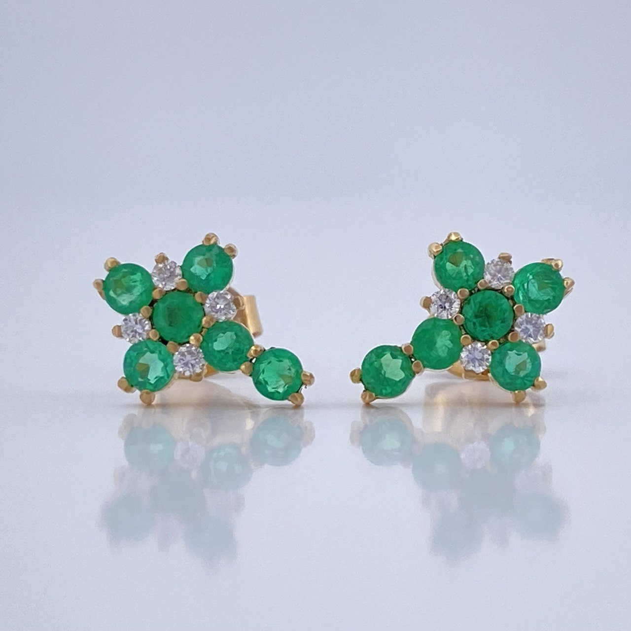 Topos Cruz Esmeraldas 35pts Diamantes 10pts 1.7gr / Oro Amarillo 18K &