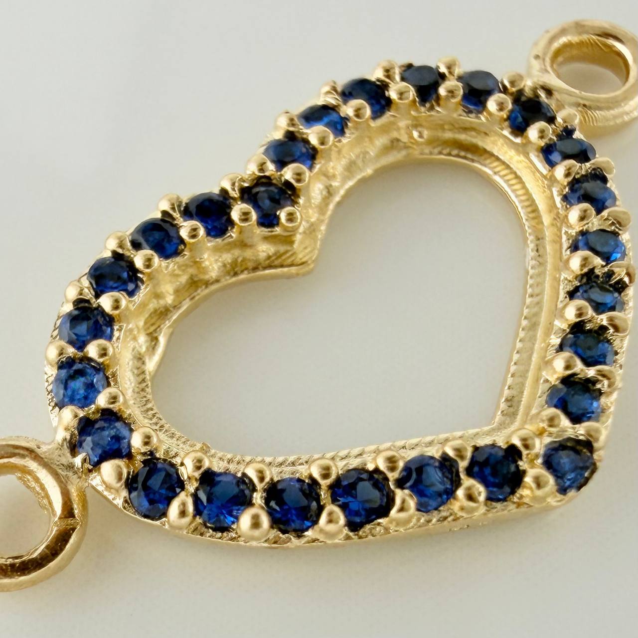 Charm Heart Silhouette 0.8 g / 3/4 in 18K Yellow Gold