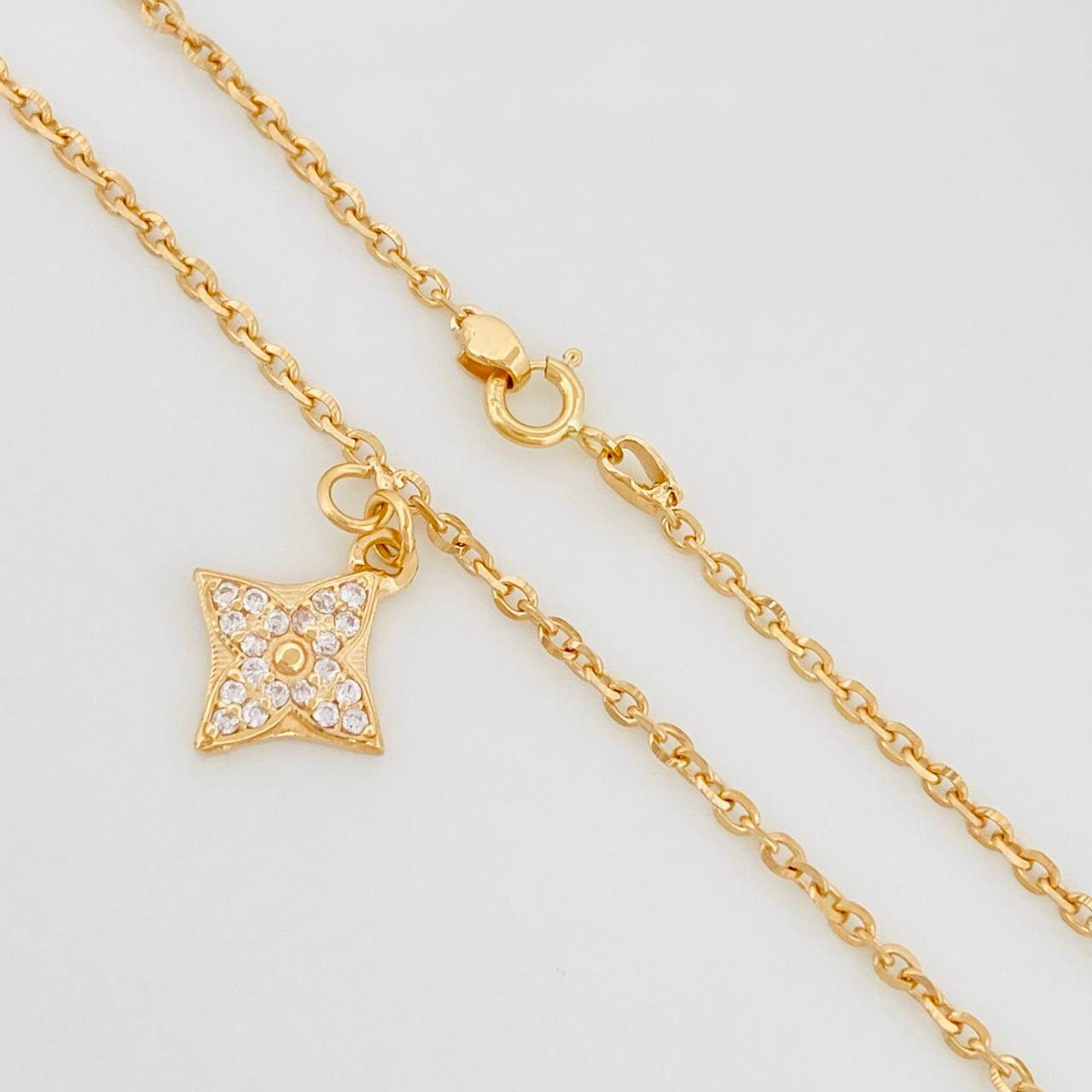 Classic Link Chain Flower 4.35g / 16 in / 1.4mm Yellow Gold 18K