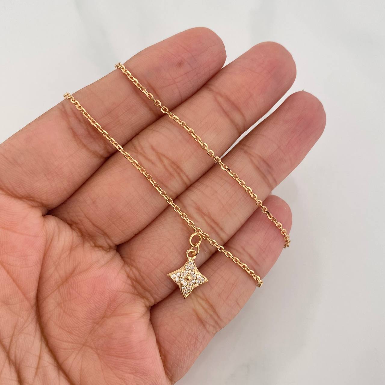 Classic Link Chain Flower 4.35g / 16 in / 1.4mm Yellow Gold 18K