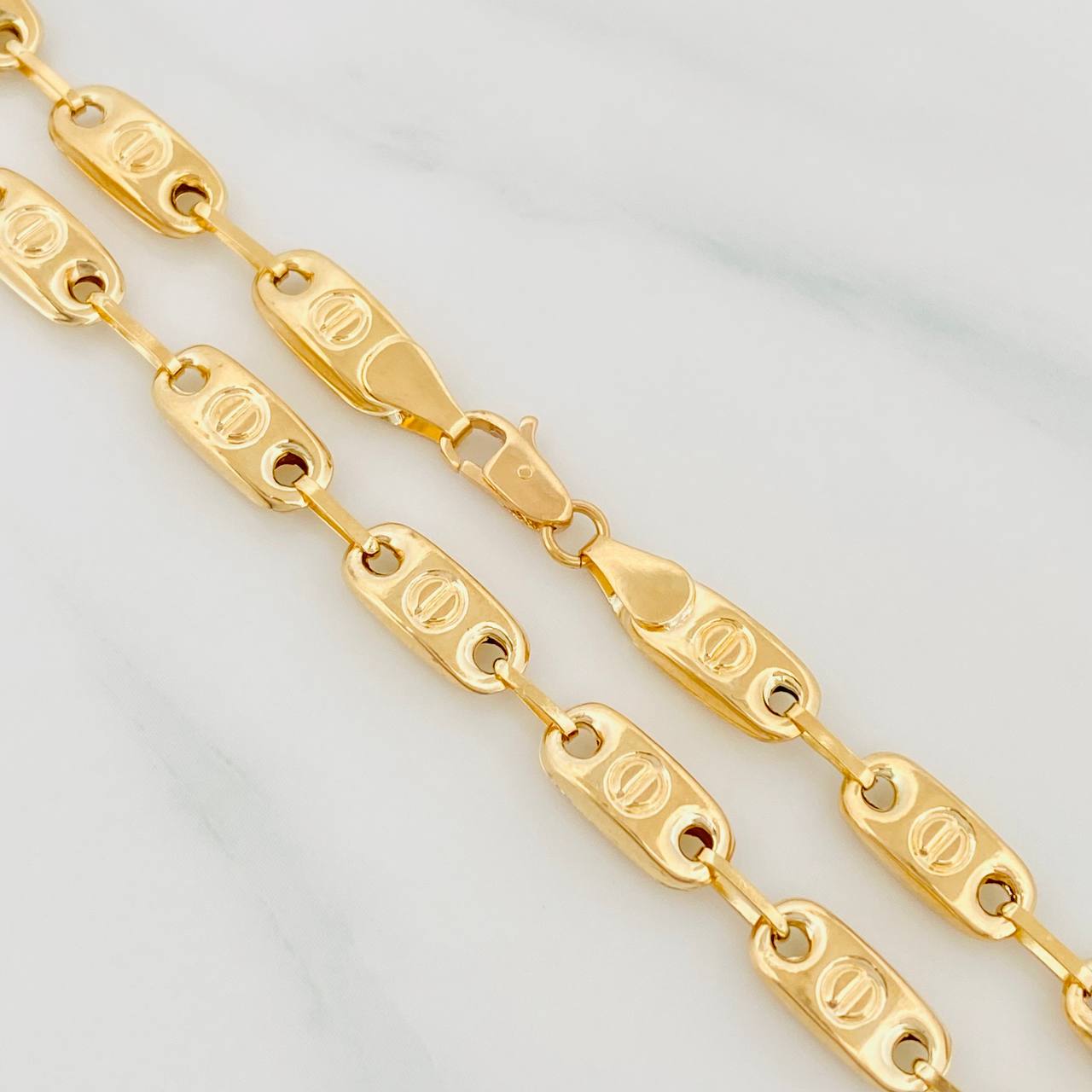 Cadena Rustica Tornillo 14.4g / 24 in / 5.04mm Oro Amarillo 18K
