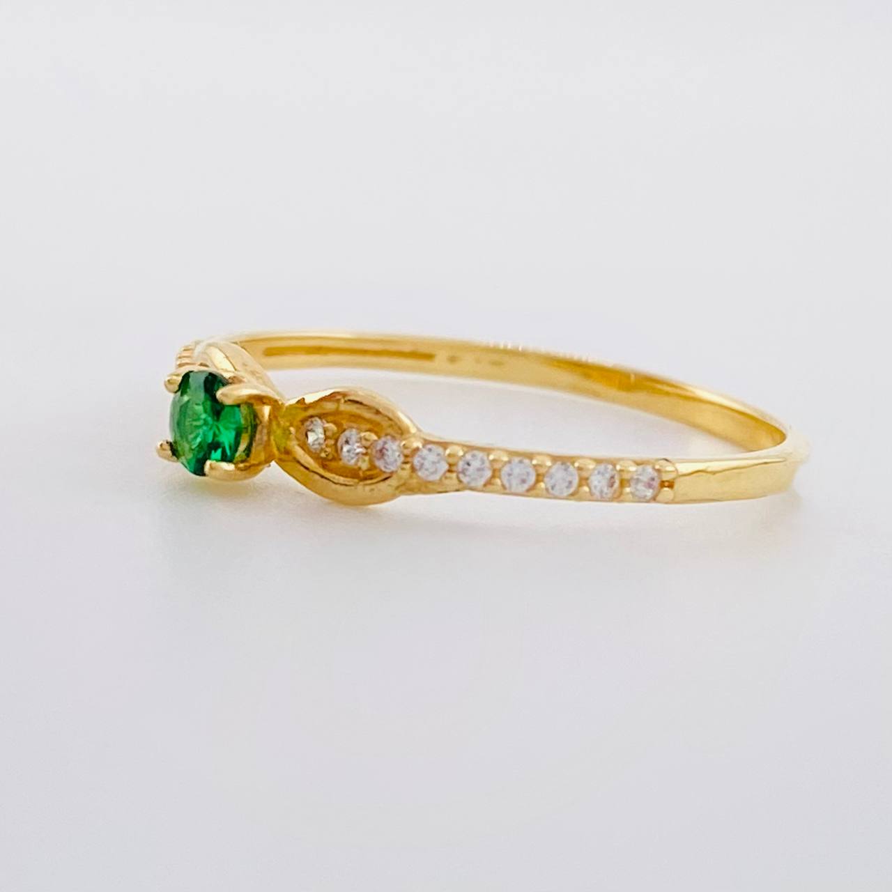 Anillo Solitario Moño 1.1g / T7 1/4 Oro Amarillo 18K