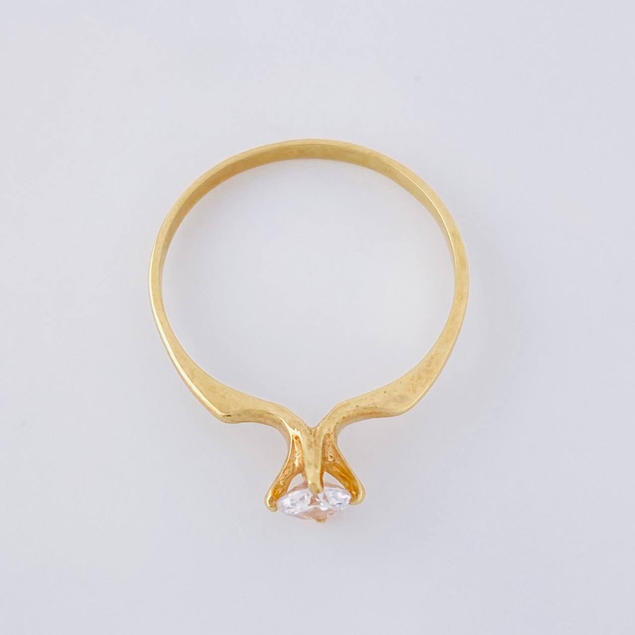 Embraced Solitaire Ring 1.65g / T7 3/4 Yellow Gold 18K